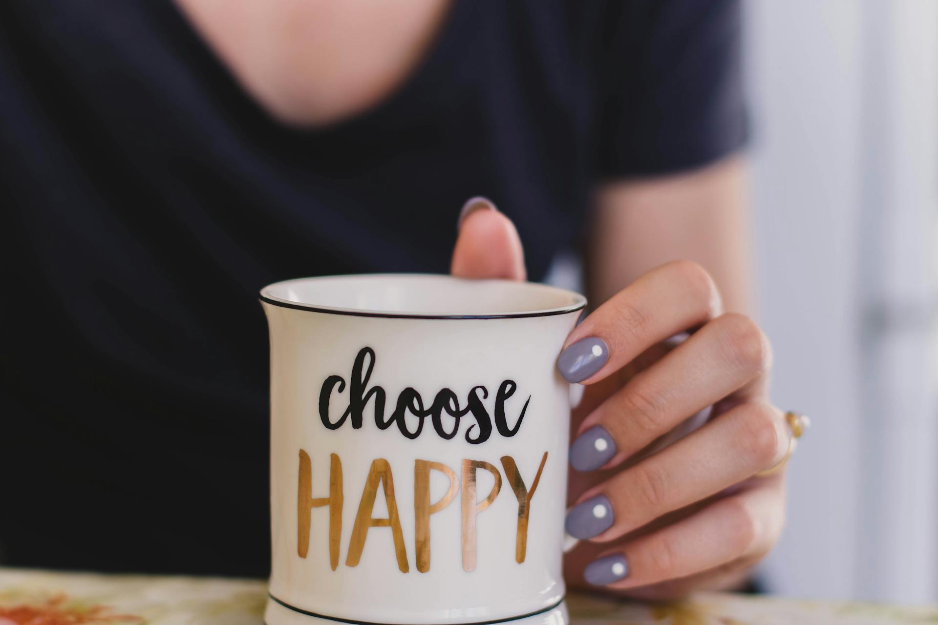 A woman drinking coffee | Source: Pexels