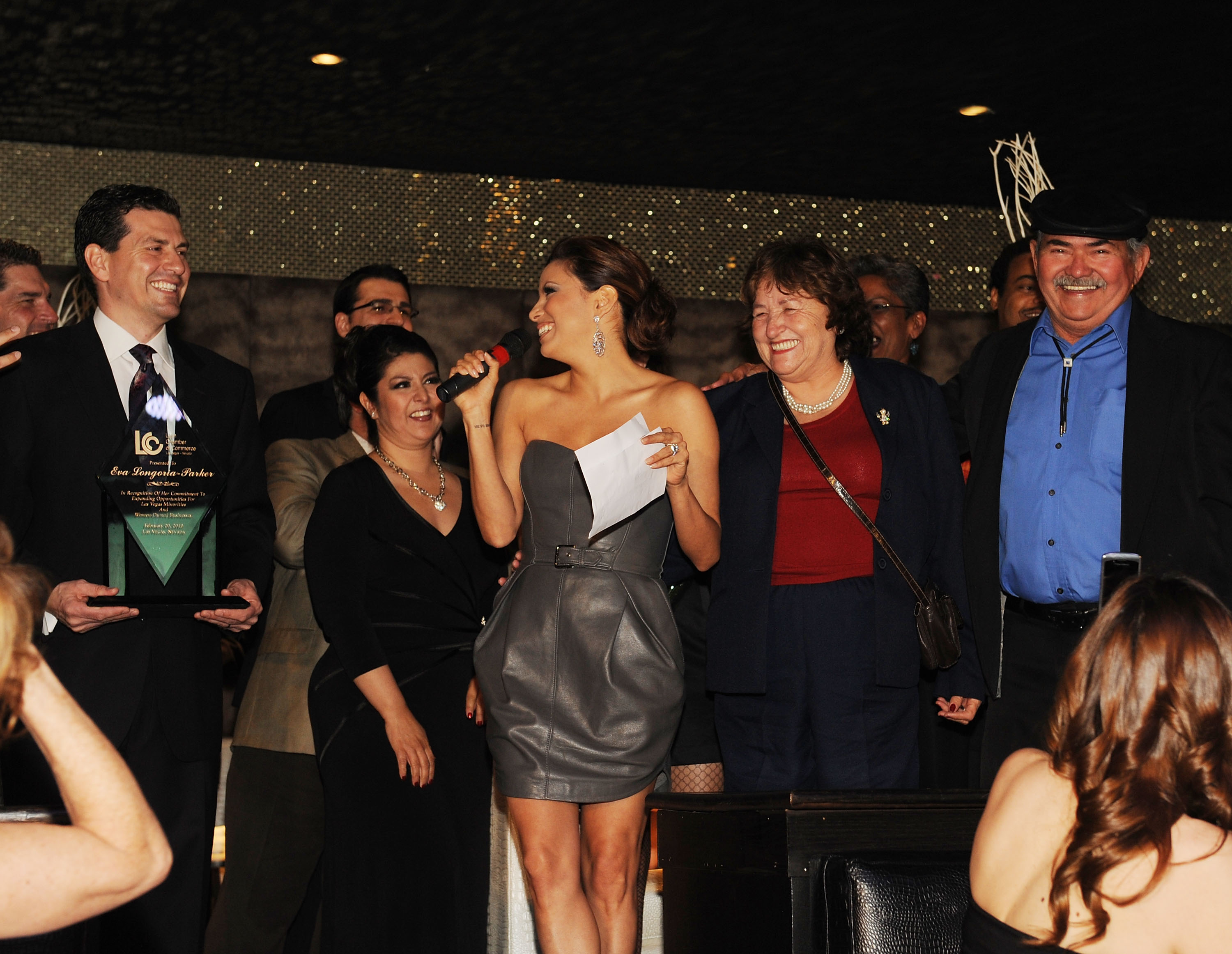 The actress with her parents on February 20, 2010, in Las Vegas, Nevada | Source: Getty Images