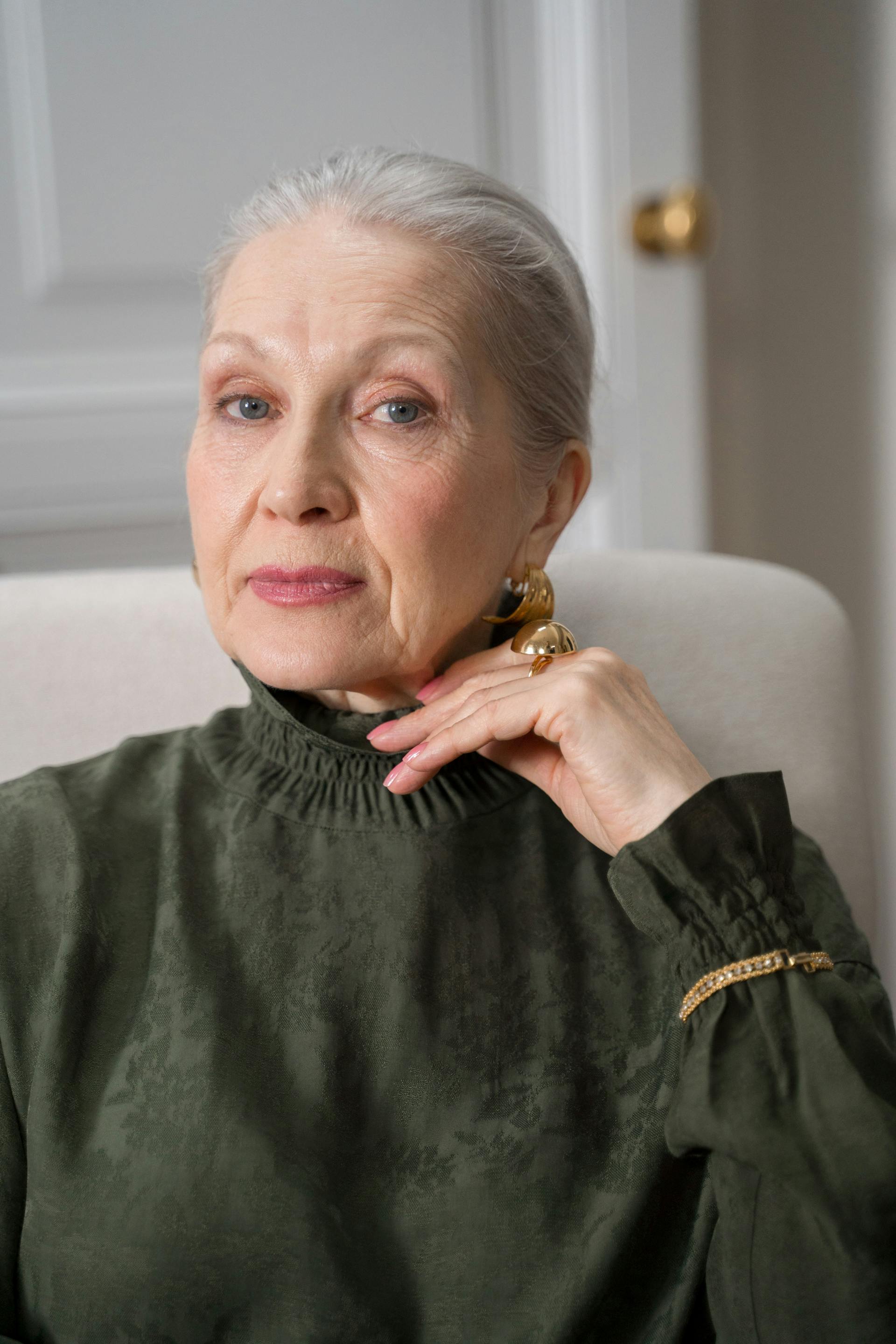 A senior woman sitting on a sofa | Source: Pexels