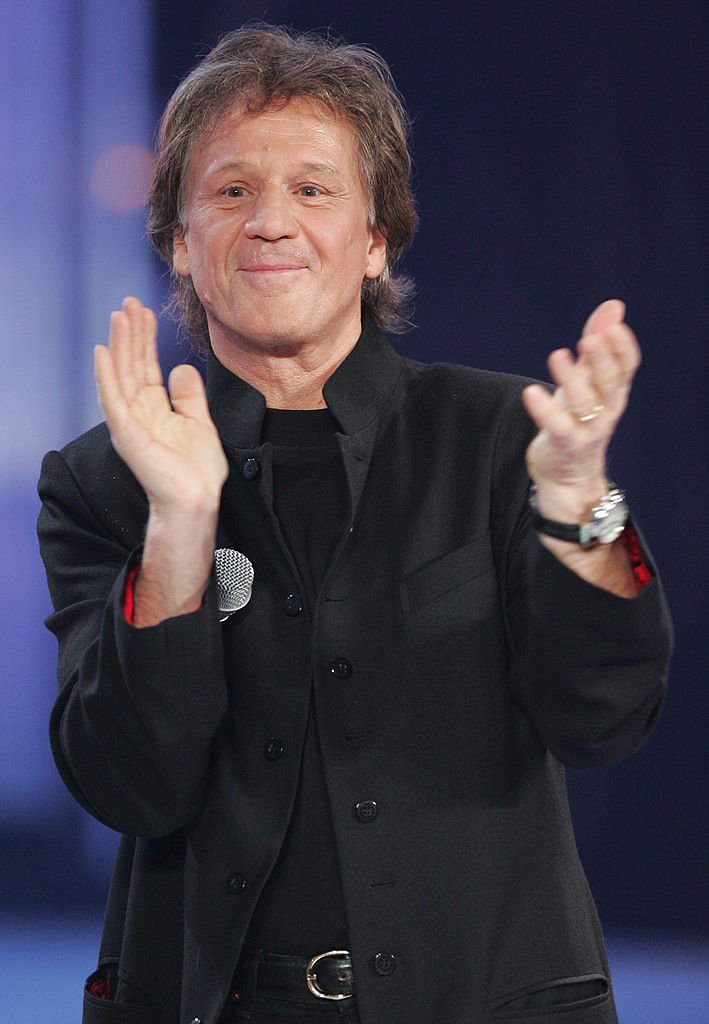 Gérard Lenorman pendant l'enregistrement de "La Fête de la Chanson Française" - 11 janvier 2006 au Zénith de Paris, France. | Photo : Getty Images