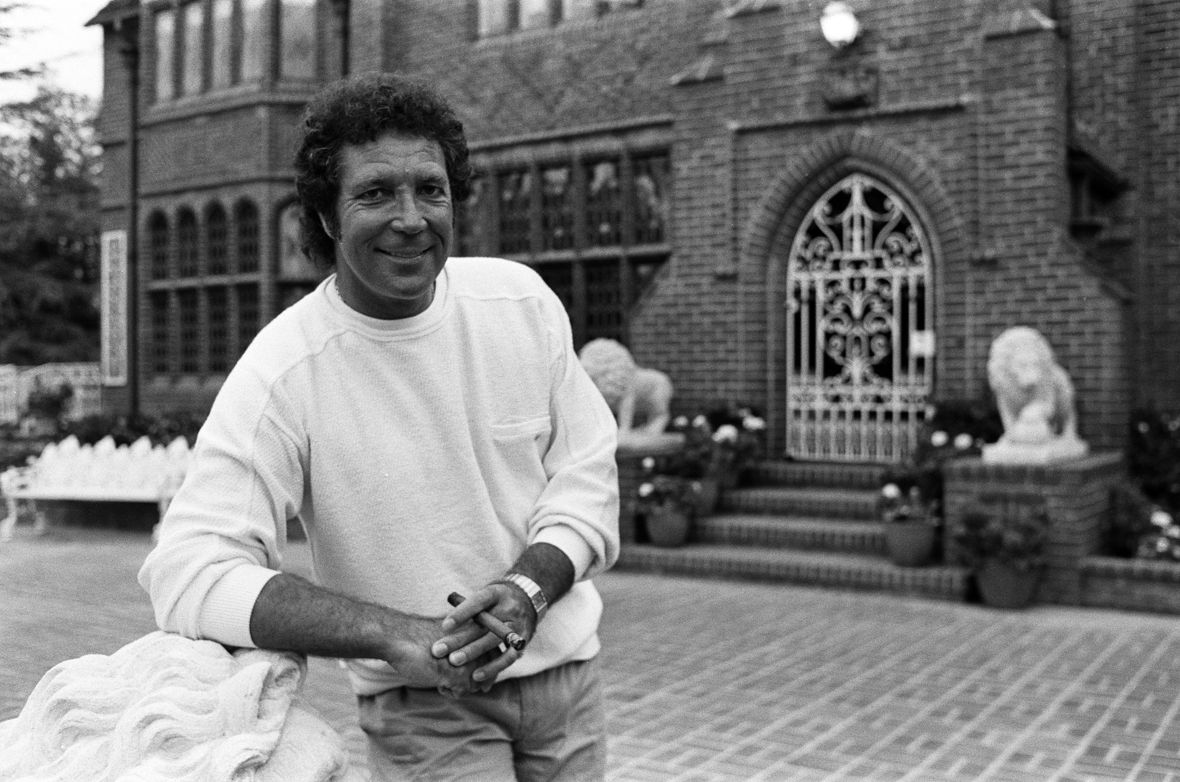 Tom Jones posing in front of his Bel Air home | Source: Getty Images