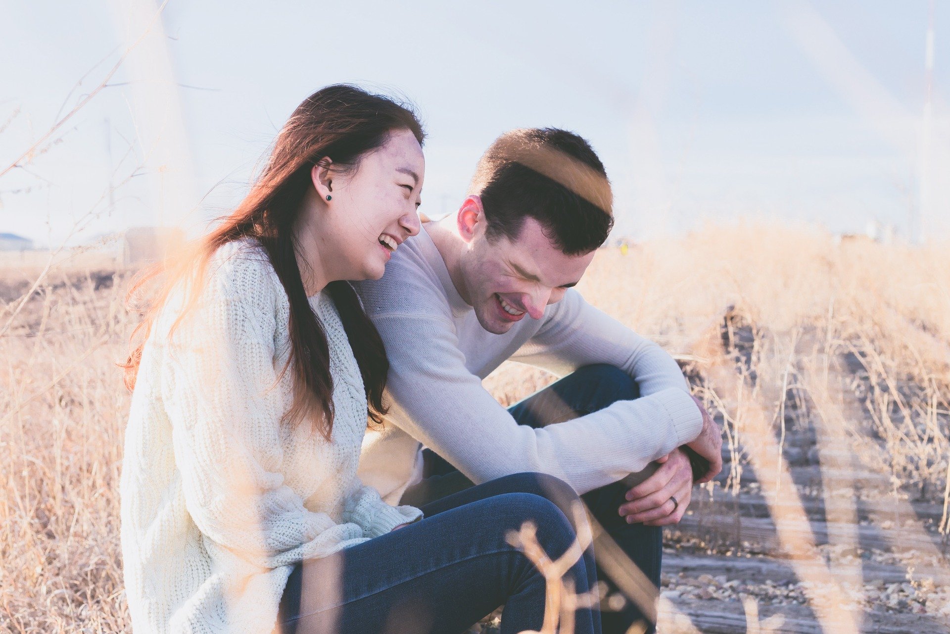 Pictured - A happy couple laughing | Source: Pixabay 