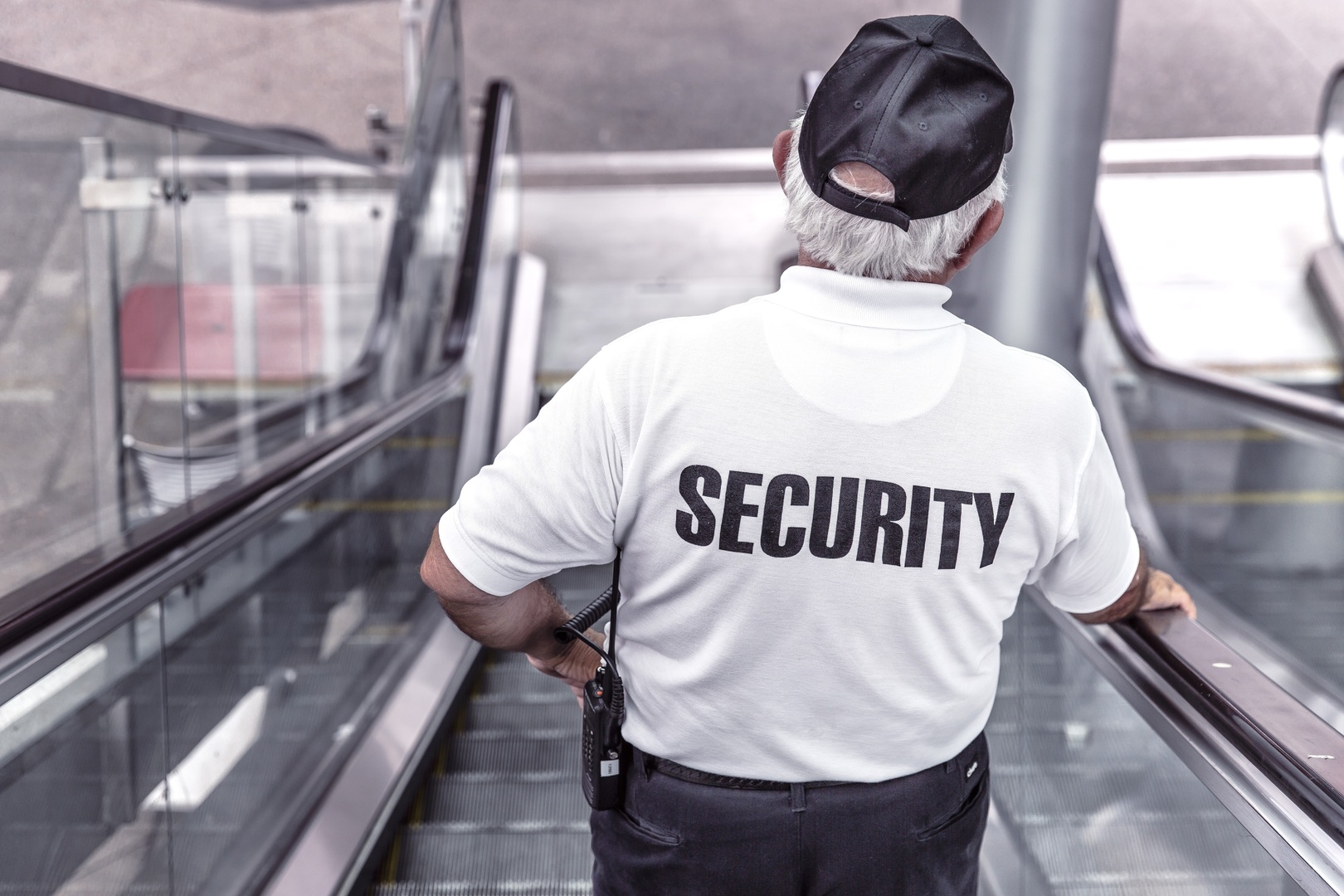 A security officer using an escalator | Source: pxhere