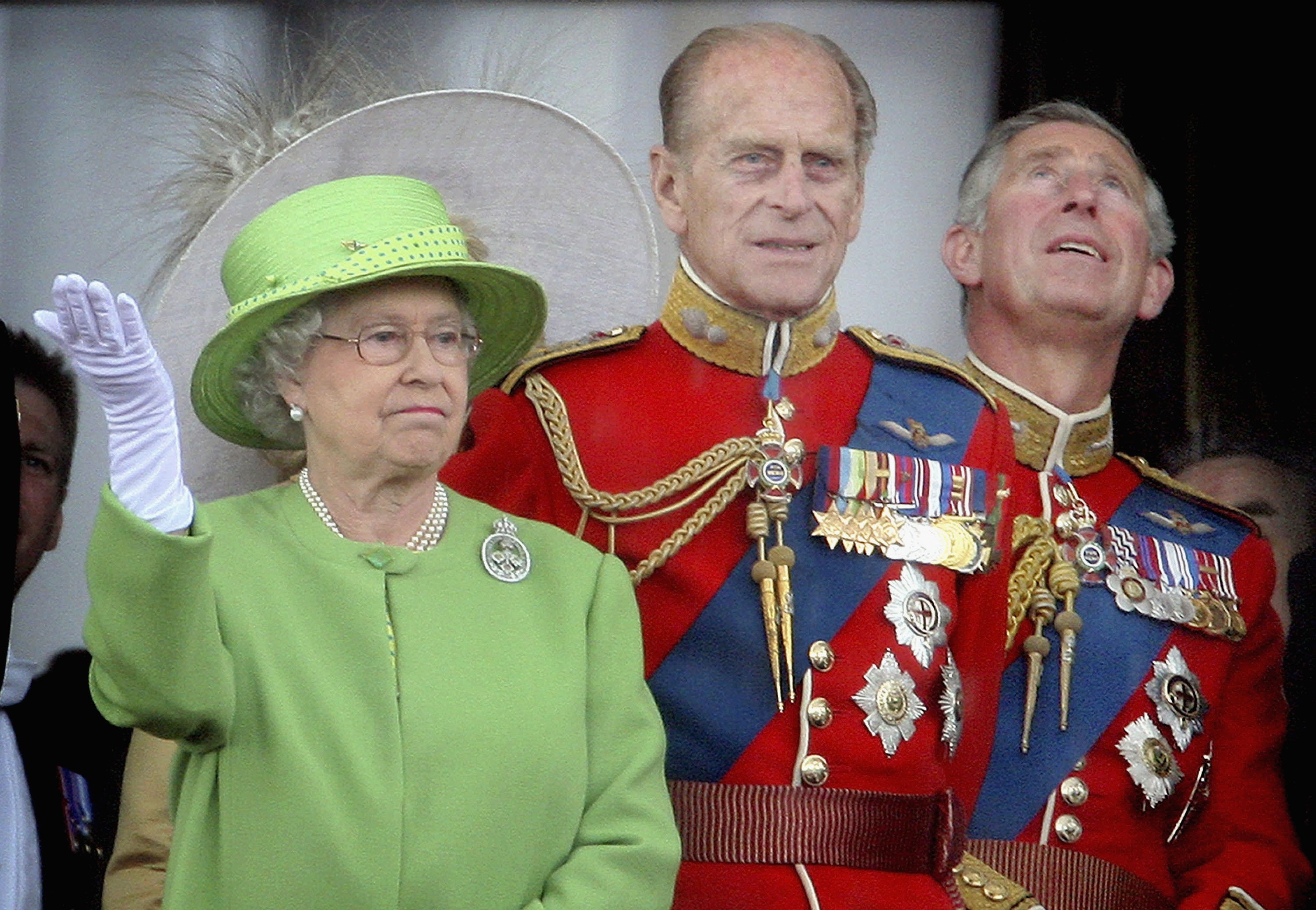 Reina Elizabeth, Príncipe Philip y Príncipe Charles en Londres en 2007. | Foto: Getty Images