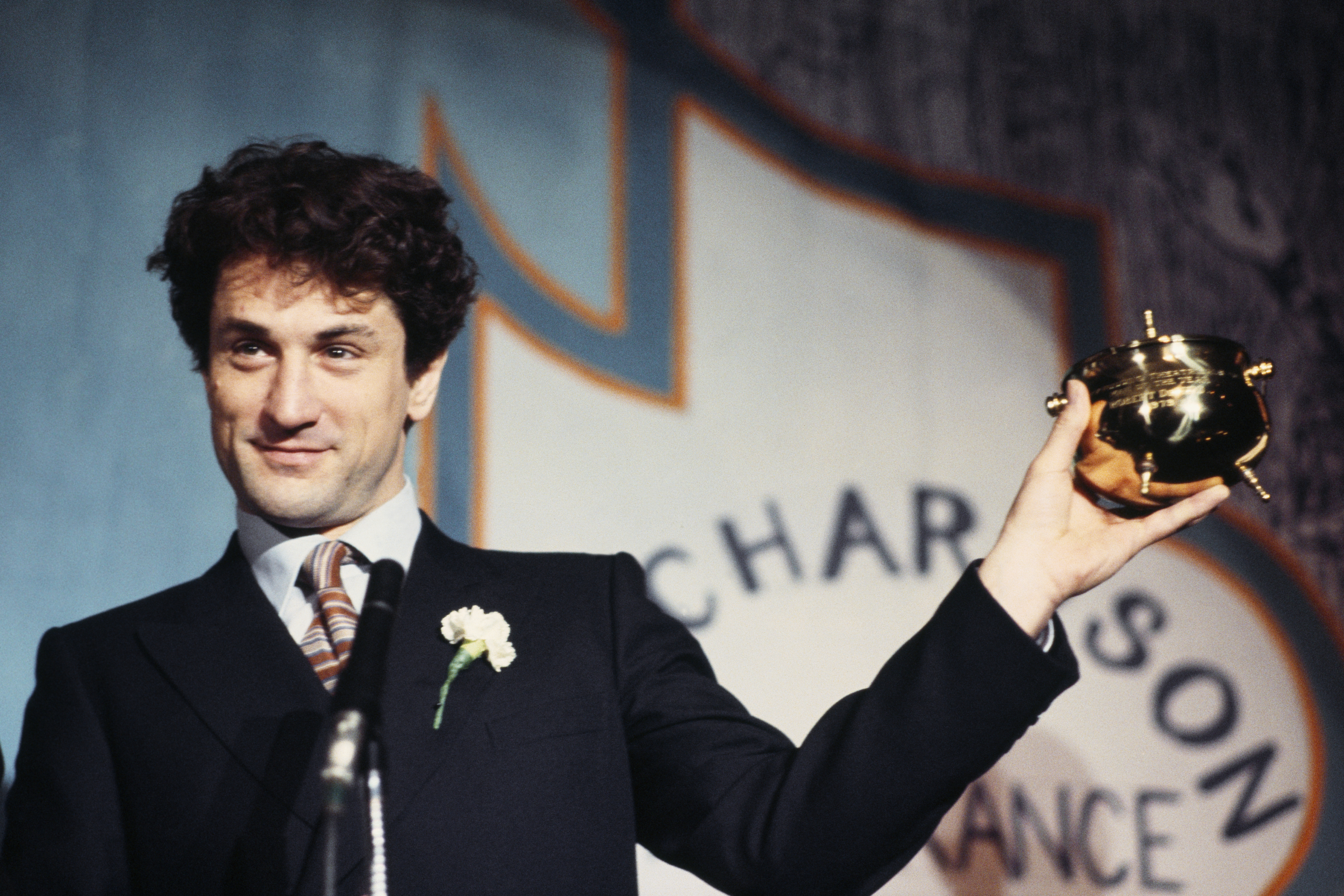 Robert De Niro after he won the Hasty Pudding Man of the Year award in 1979 | Source: Getty Images
