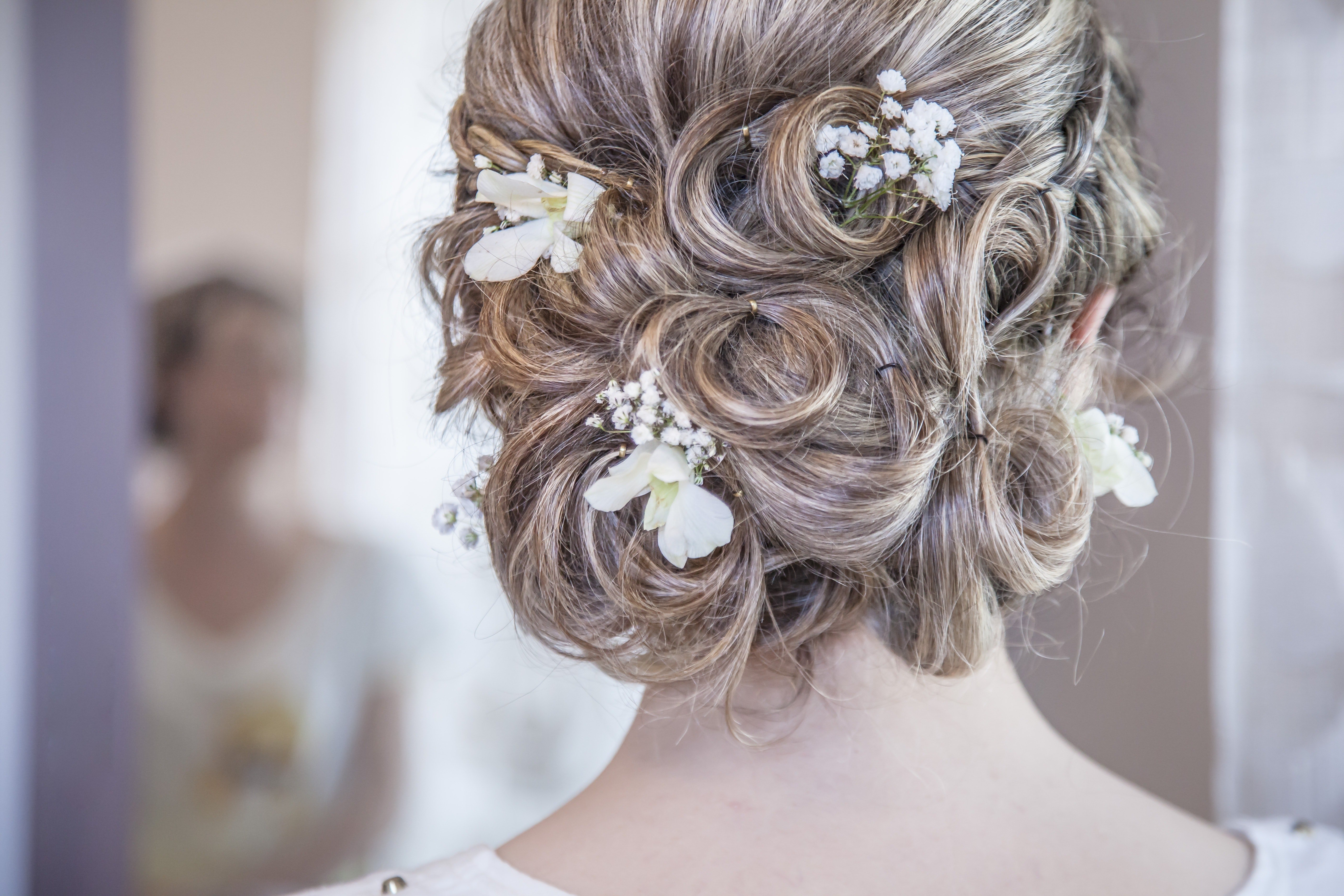 Peinado especial de una novia. | Foto: Pexels