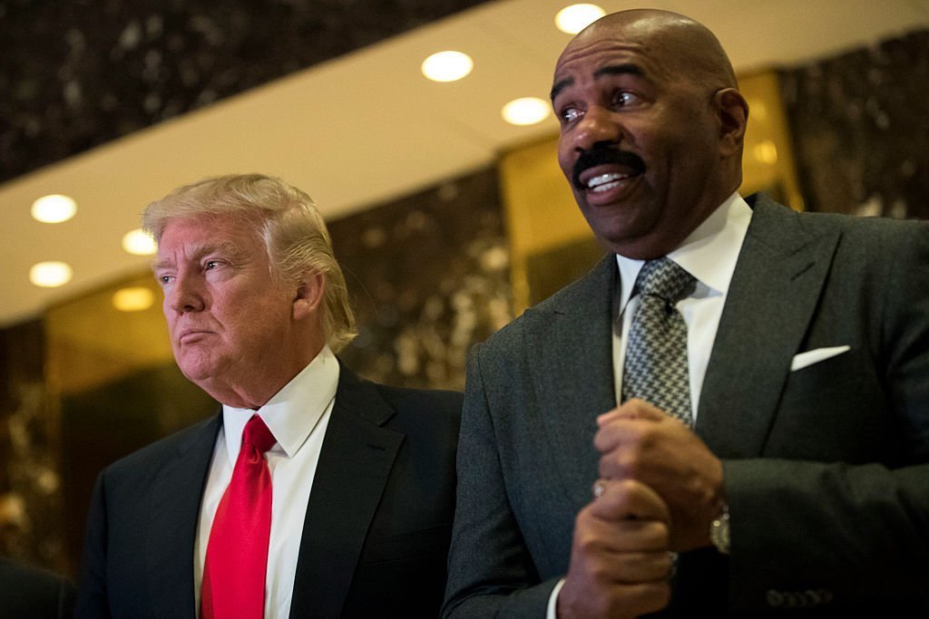  Steve Harvey speak to reporters after their meeting at Trump Tower, January 13, 2017. | Photo: GettyImages/Global Images of Ukraine