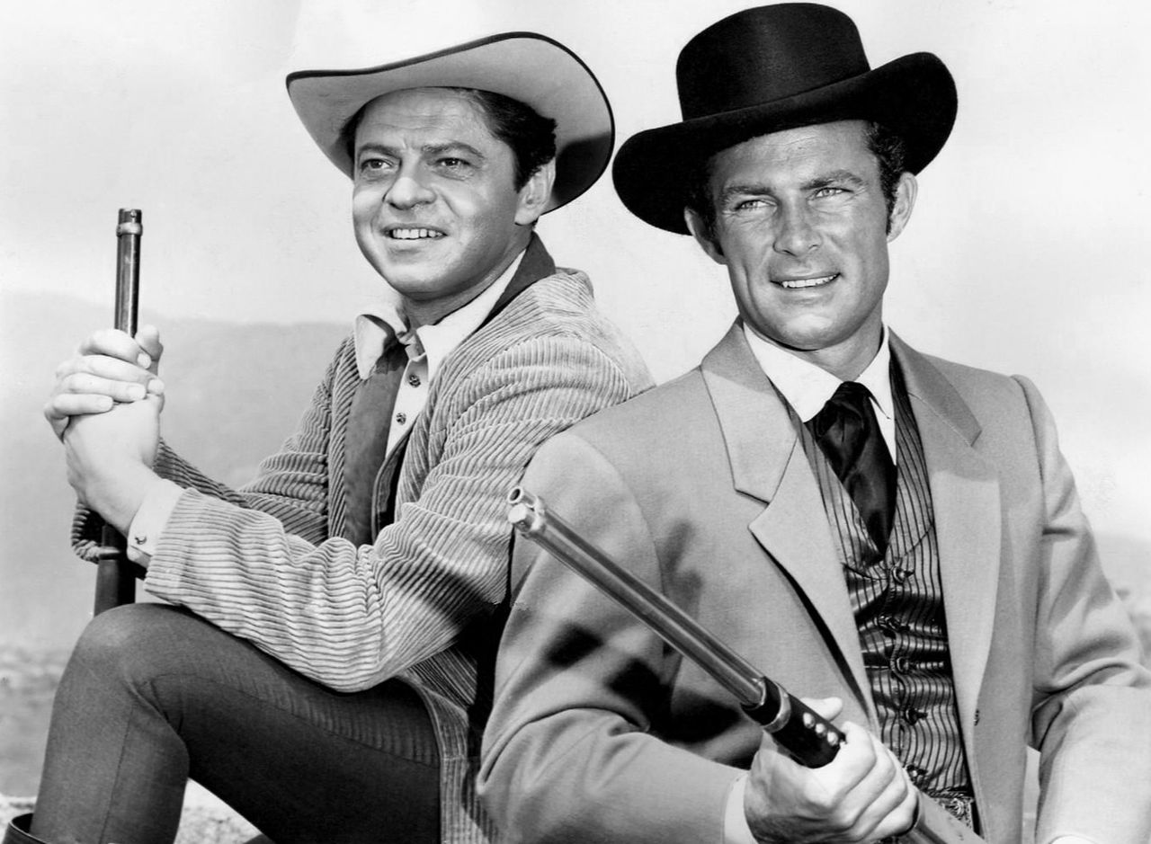 Ross Martin as Artemus Gordon and Robert Conrad as James West from the television program "The Wild, Wild West," circa 1960s. | Photo: Wikimedia Commons