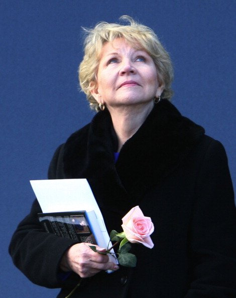 June Scobee Rodgers on January 28, 2011 during the playing of the National Anthem at Kennedy Space Center's Visitor Complex in Florida. | Photo: Getty Images