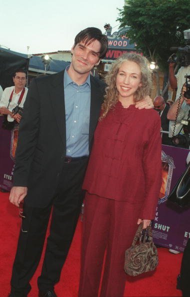 Thomas Gibson and Christine Parker at the premiere of his film, "Eyes Wide Shut," in 1999 | Photo: Getty Images