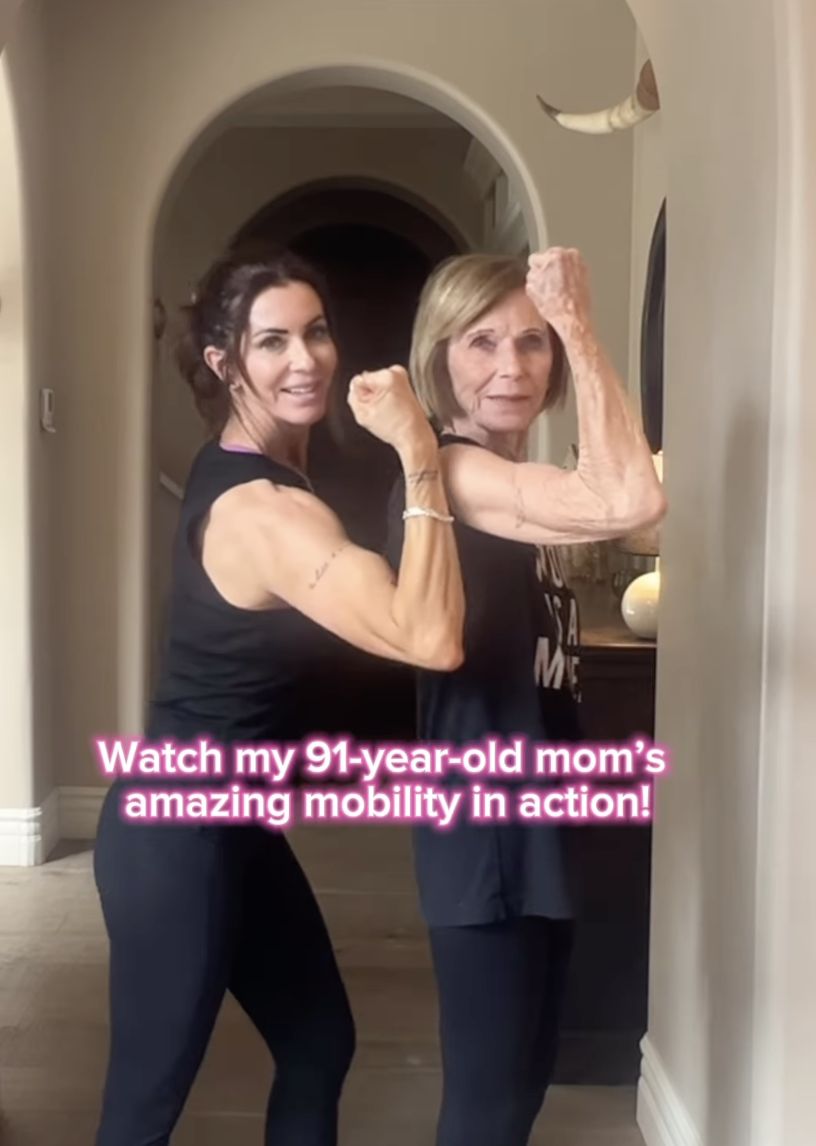 Dalyce Radke and Edna Giordano showing off their biceps | Source: Instagram/f_momof7