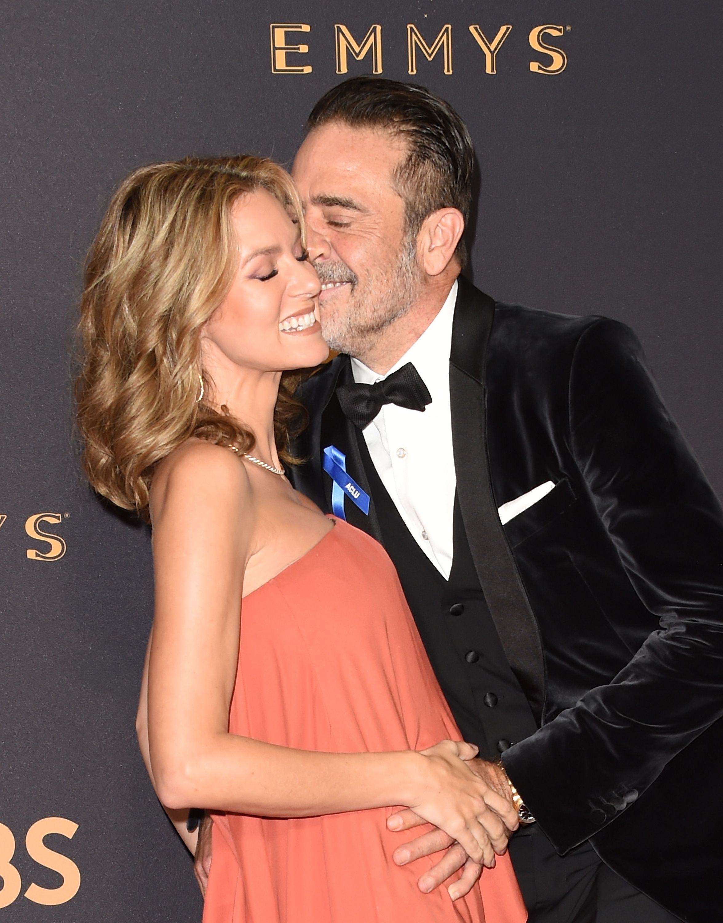 Jeffrey Dean Morgan and Hilarie Burton during the 69th Annual Primetime Emmy Awards at Microsoft Theater on September 17, 2017 in Los Angeles, California. | Source: Getty Images