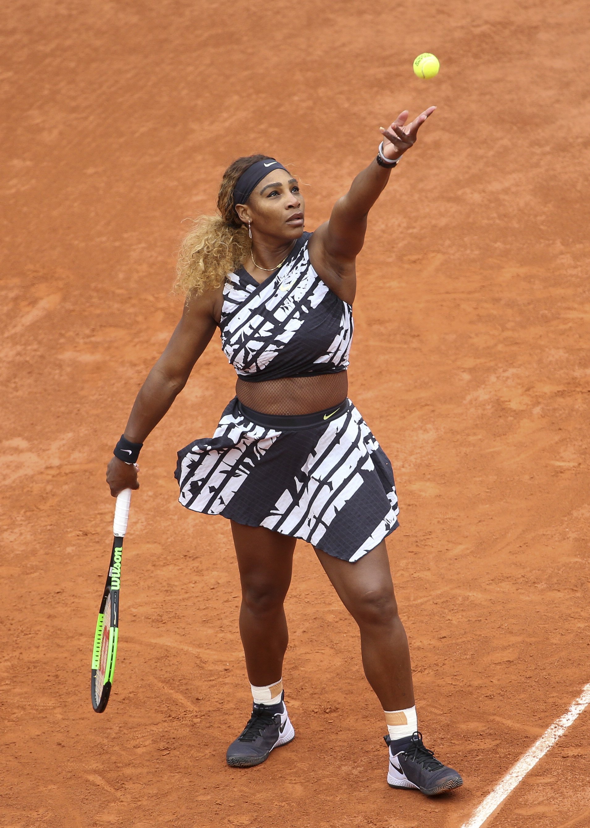 Serena Williams serves the ball at the French Open in Paris, France in June 2019. | Photo: Getty Images