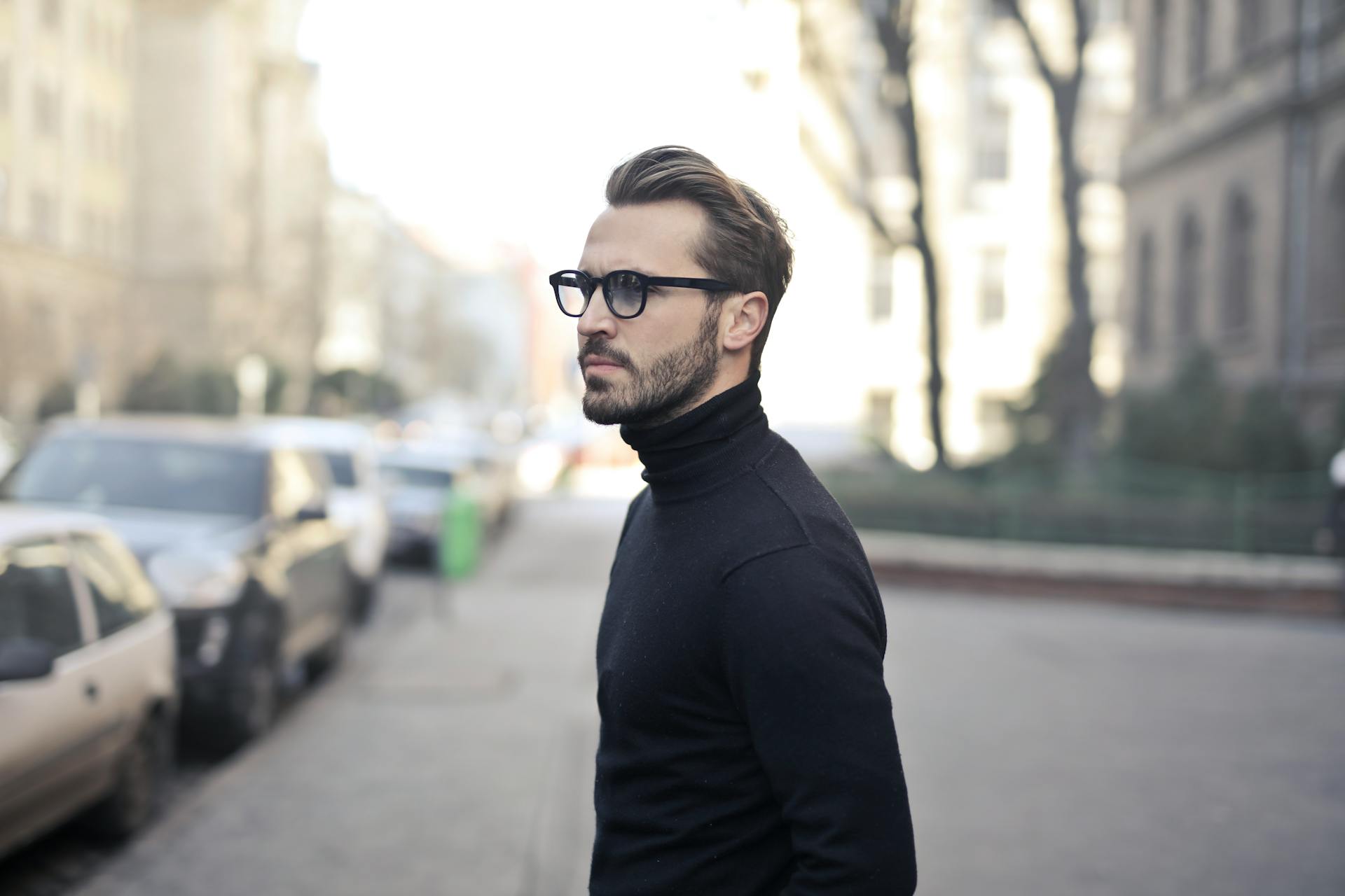 A man standing outdoors | Source: Pexels