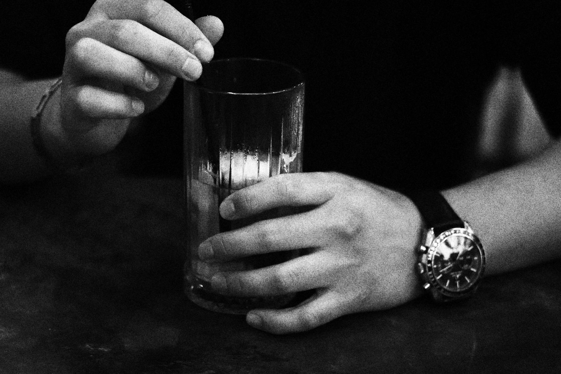 A man holding a glass | Source: Pexels