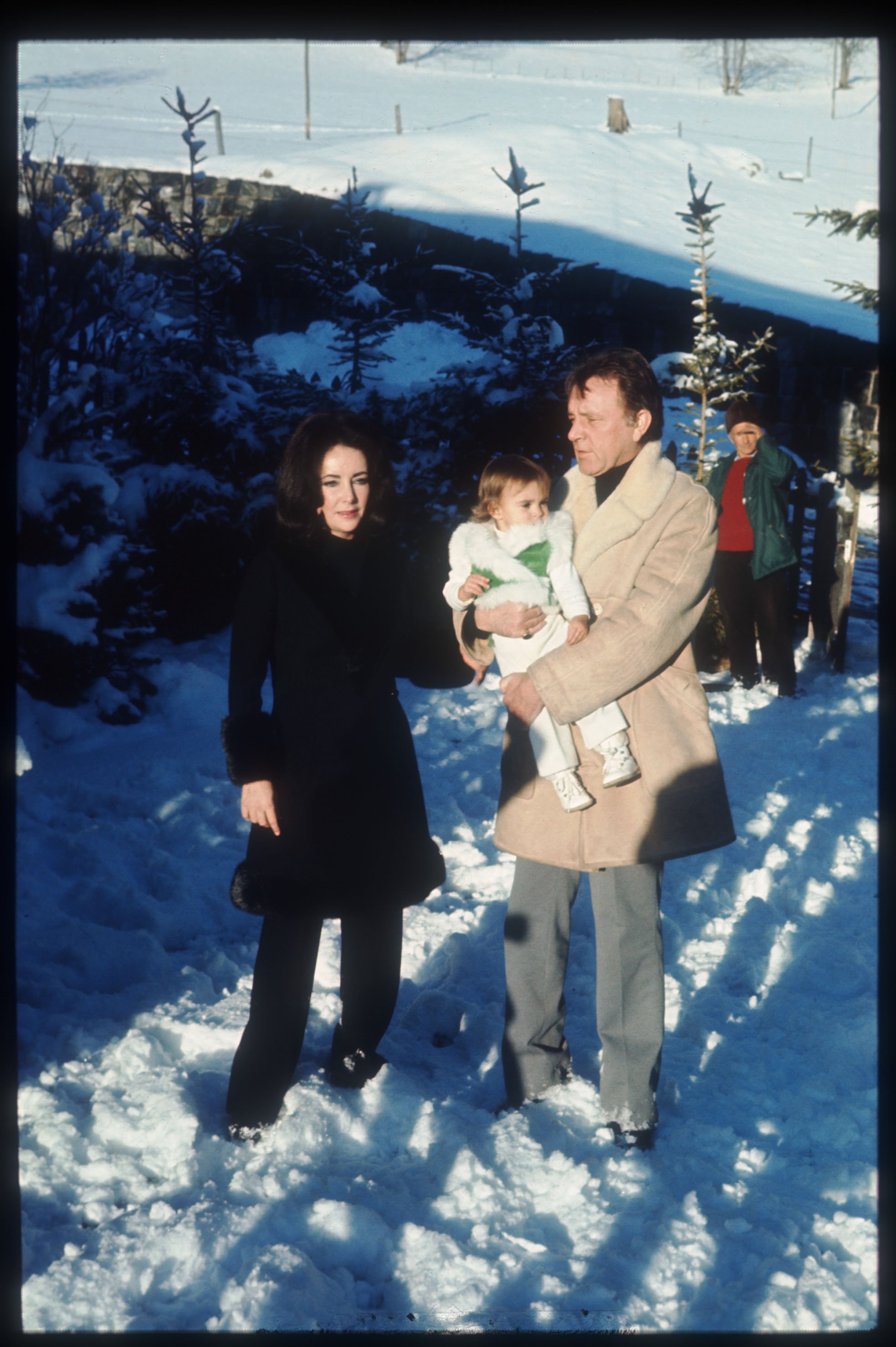 Elizabeth Taylor, Richard Burton, and Laela Wilder, January 15, 1973 in Gstaad, Switzerland | Source: Getty Images