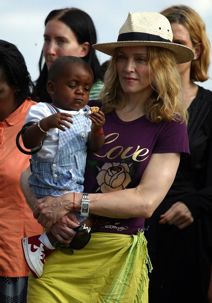 Madonna with her son David Banda in Mphandula, Malawi on 19 April 2007 | Source: Getty Images