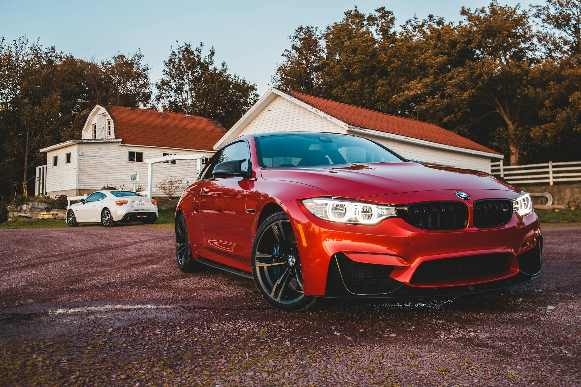 Cars parked outside a house | Source: Pexels