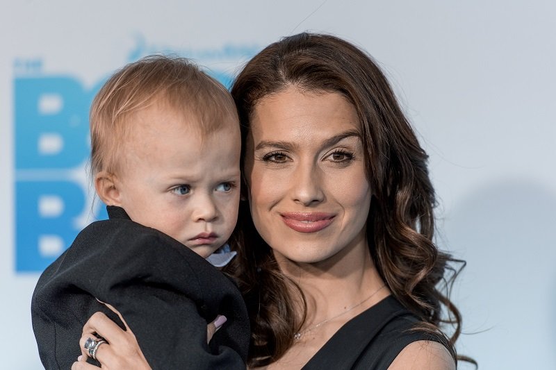 Hilaria Baldwin and her son Rafael Thomas Baldwin on March 20, 2017 in New York City | Photo: Getty Images    