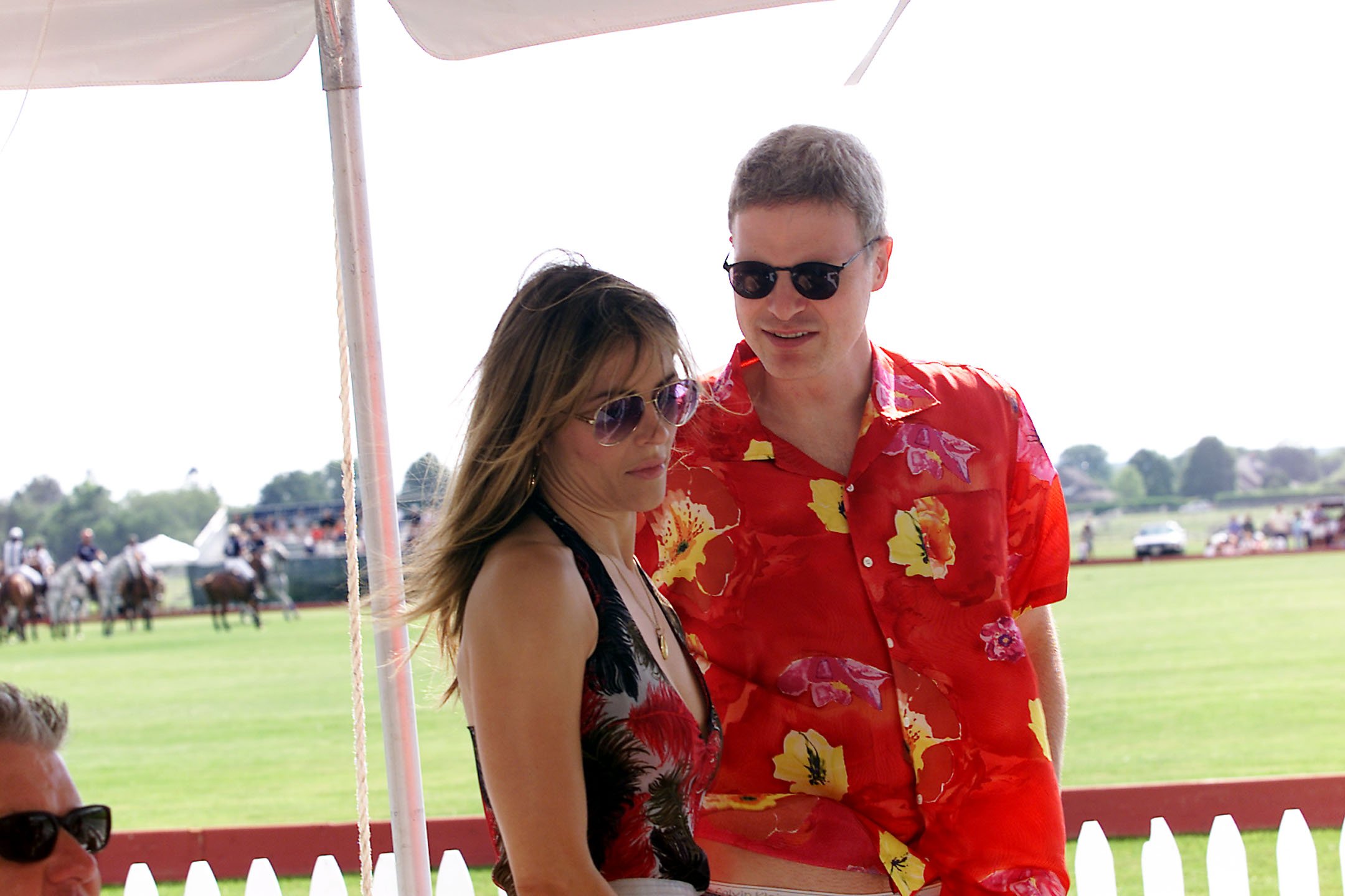 Elizabeth Hurley and Steven Bing at the Mercedes-Benz Polo Challenge at the Bridgehampton Polo Club in Bridgehampton, New York on July 14, 2001. | Photo: Getty Images.