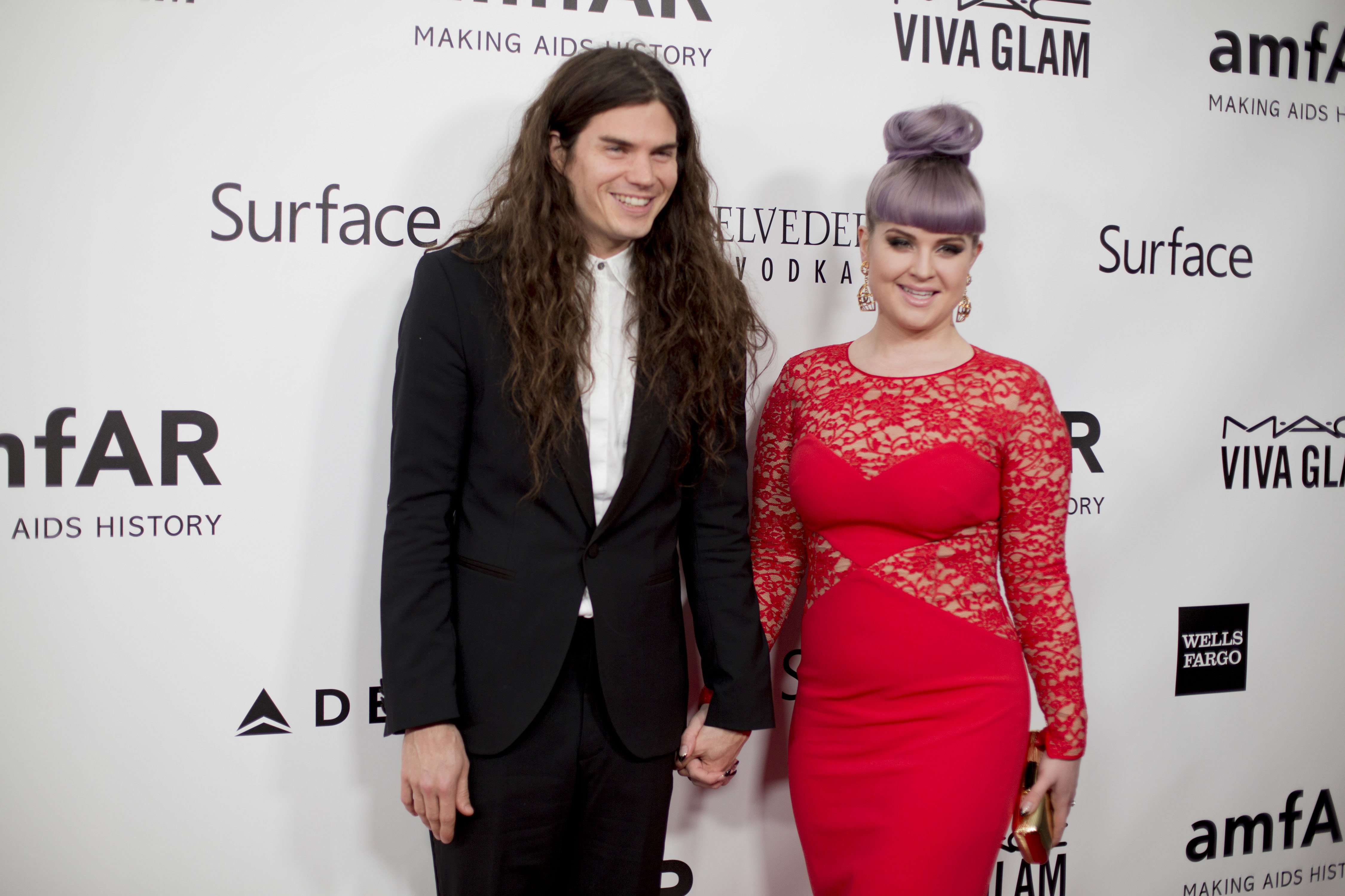 Matthew Mosshart and Kelly Osbourne at the 2013 amfAR Inspiration Gala on December 12, 2013 | Source: Getty Images