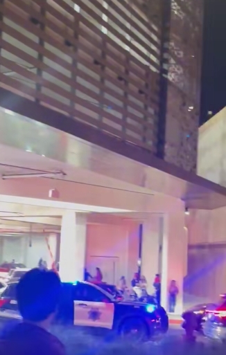 Blue and red lights flooded the exterior of the Westfield Valley Fair mall as police vehicles arrived on scene. Shoppers can be seen near the entrance, some still lingering after the initial rush, while officers began to secure the area and coordinate evacuations store by store. | Source: TikTok/channel2nownews