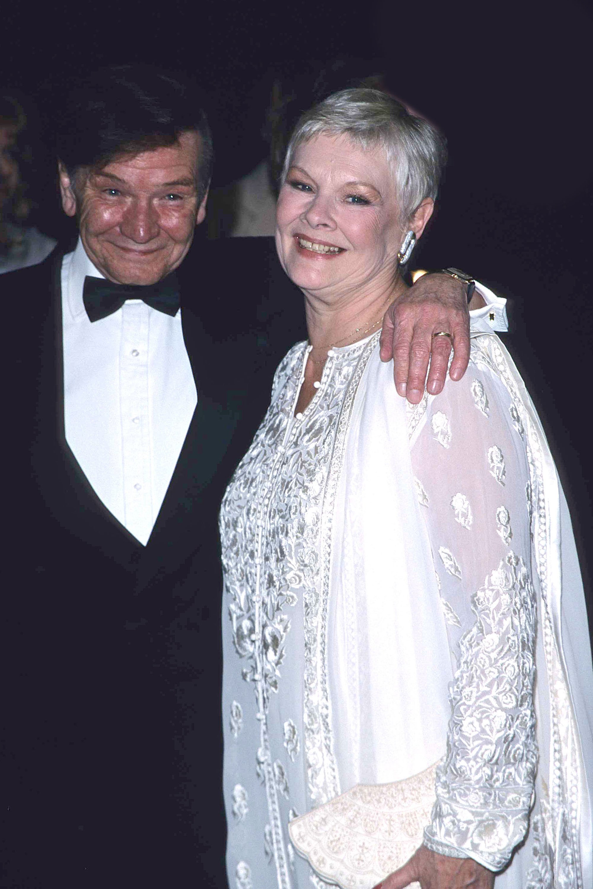 Judi Dench and her husband actor Michael Williams during "James Bond, The World in not Enough" premiere at Odeon Leicestere Square in London, Great Britain ┃Source: Getty Images