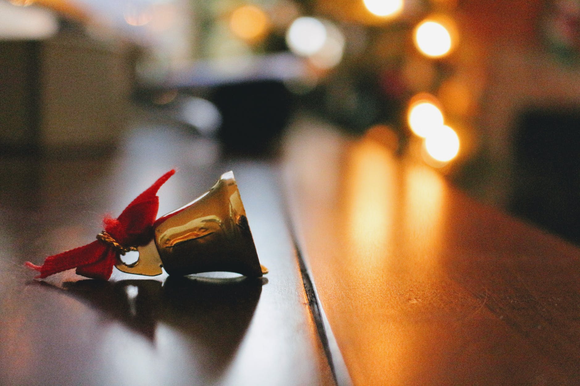 He opened his dream hotel and kept Sandra's bell. | Source: Pexels