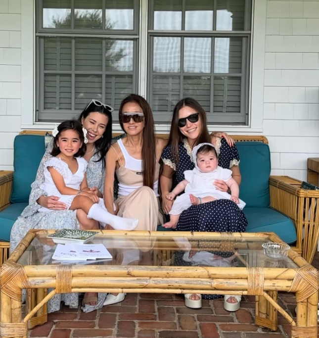 The family consistently radiated a sense of peace and warmth whenever they spent time together. In this photo, Vera Wang, Cecilia Becker, and Josephine Becker posed on outdoor furniture with two young relatives on August 5, 2024. | Source: Instagram/verawang