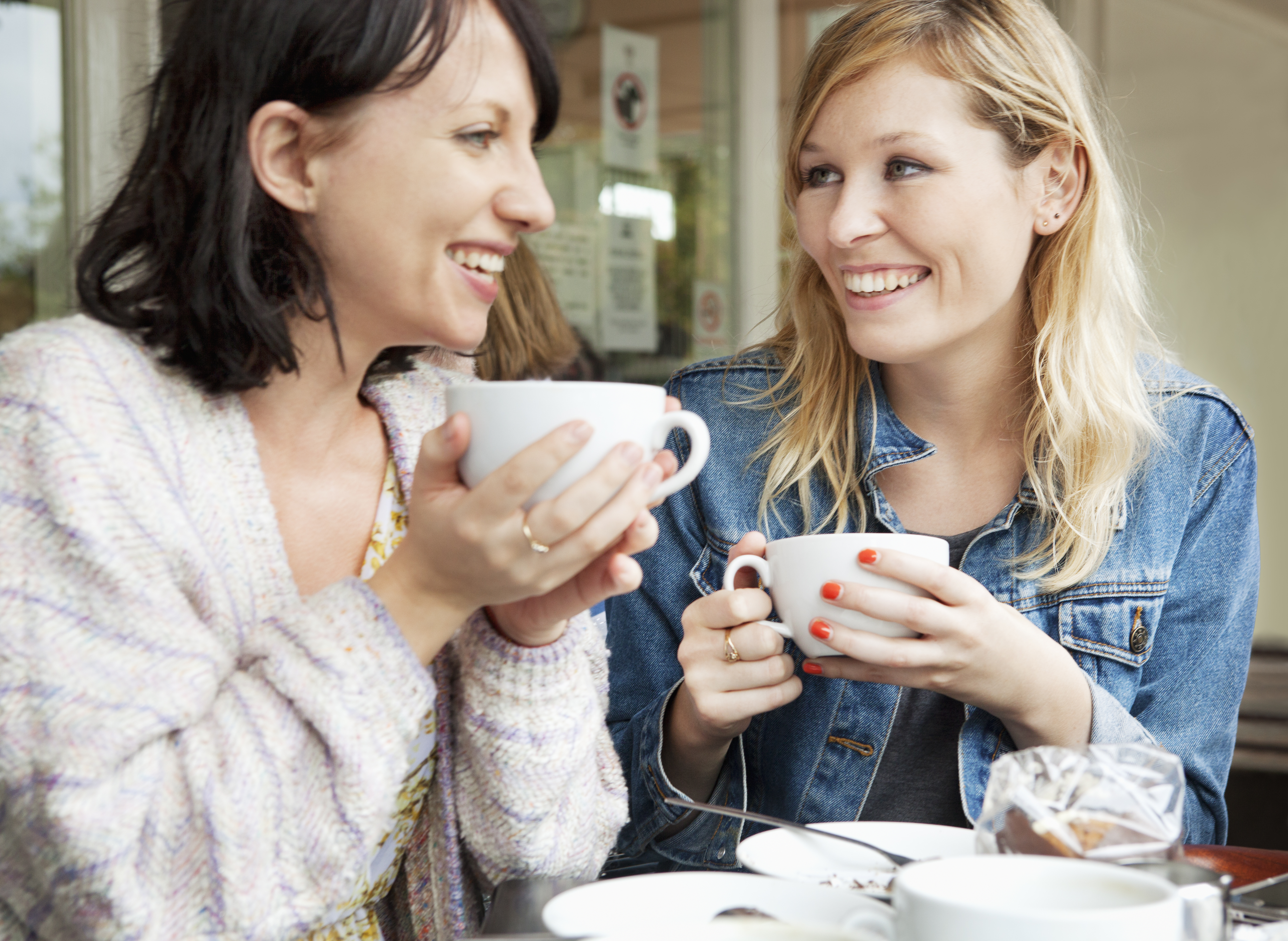 Two women bonding over coffee | Source: Getty Images