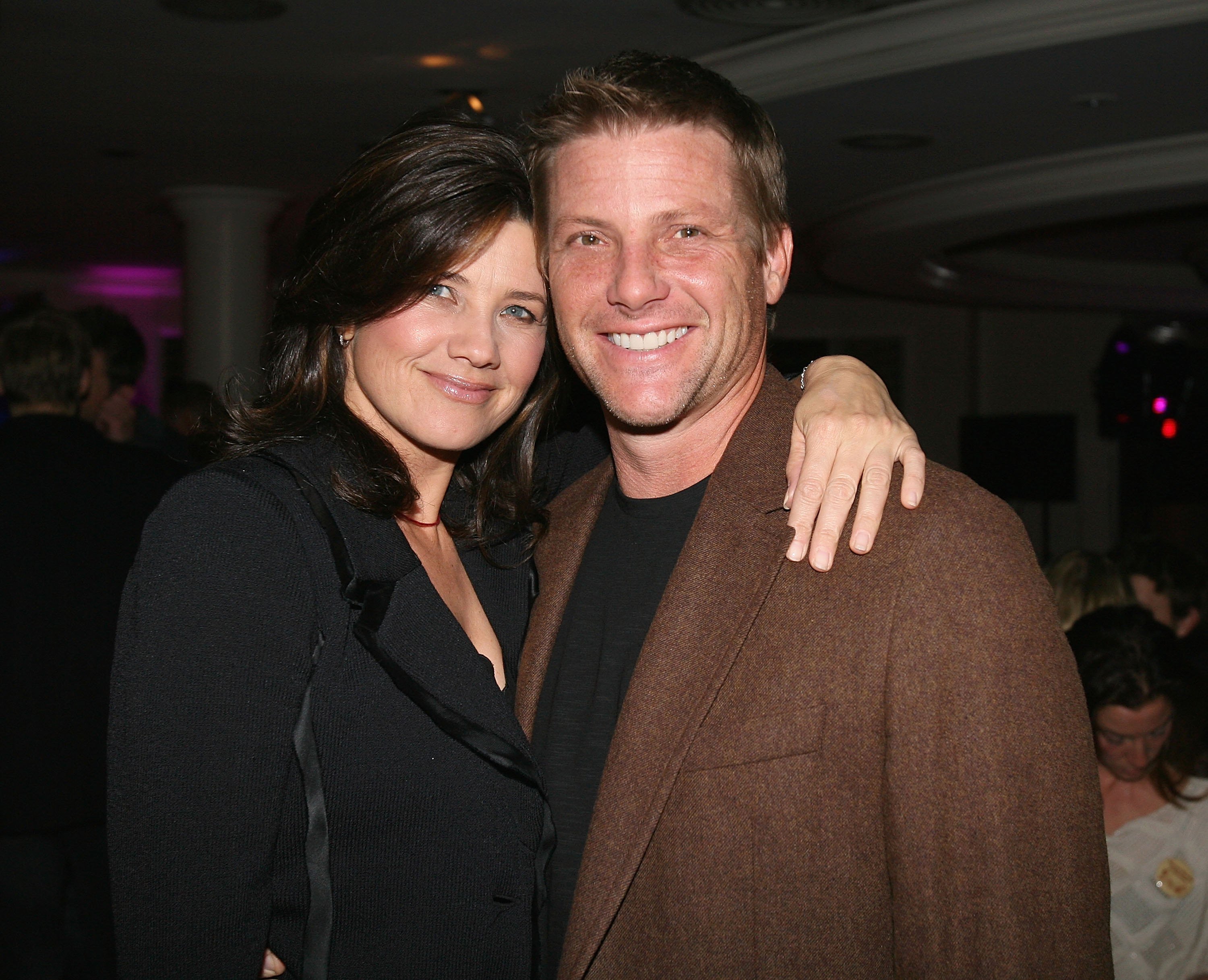 Daphne Zuniga and actor Doug Savant at the "Beverly Hills 90210 The Complete First Season" DVD party | Source: Getty Images