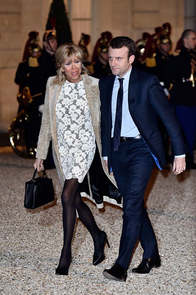 Emmanuel Macron et son épouse Brigitte arrivent au Dîner d'État en l'honneur du Roi Willem-Alexander des Pays-Bas et de la Reine Maxima à Paris, France. | Photo : Getty Images