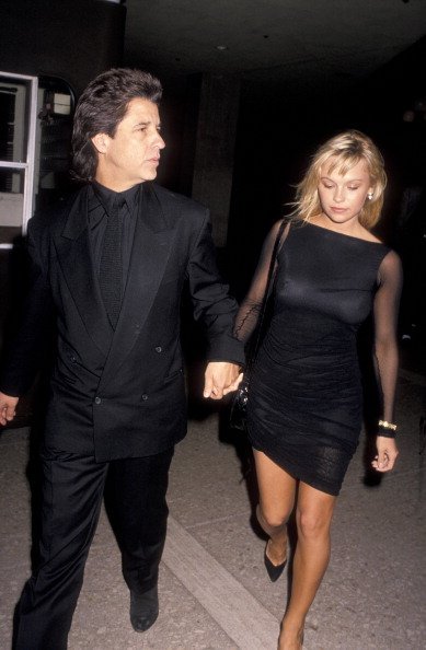 Jon Peters and Pamela Anderson on December 11, 1989 at the Cineplex Odeon Cinema in Century City, California. | Photo: Getty Images