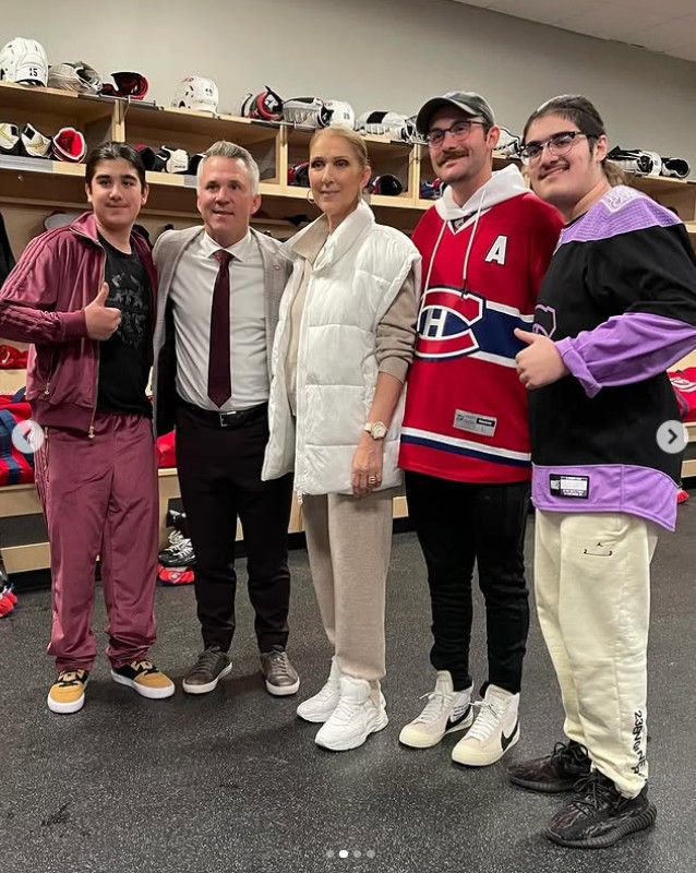 Céline Dion and her sons posing with the Montreal Canadiens on November 2, 2023 | Source: Instagram/celinedion