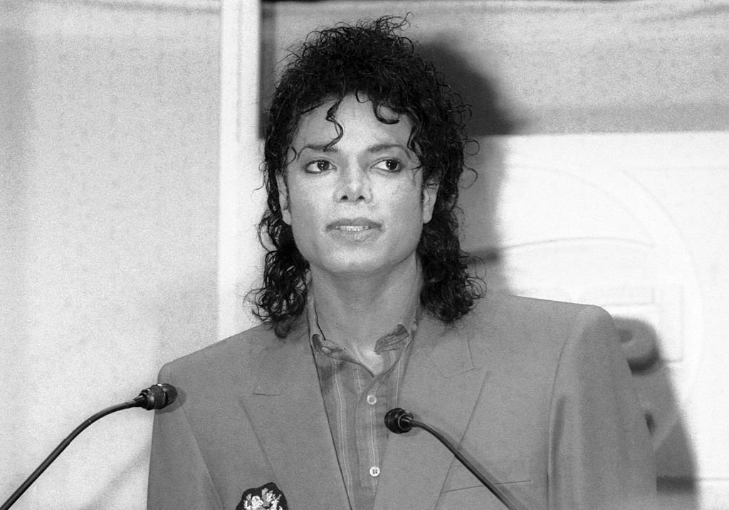 Michael Jackson attends a press conference to donate a cheque for $600,000 to The United Negro College Fund in conjunction with Pepsi-Cola in New York City | Photo: Getty Images