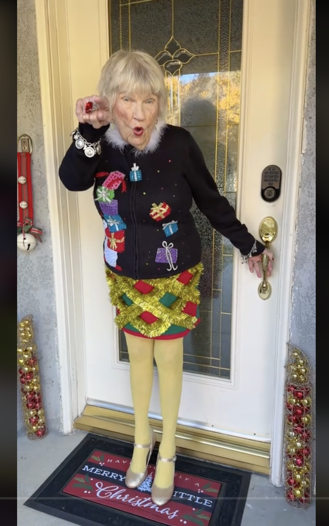 Betsy Lou dancing in a Christmas outfit, in a video dated December 6, 2023 | Source: tiktok.com/@betsylou.piano