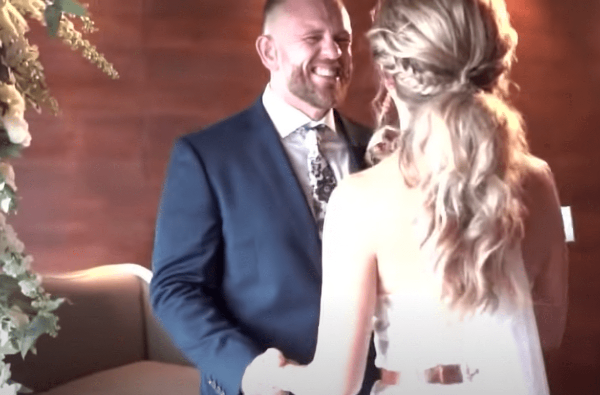 A deaf groom receives his bride at the altar and is overcome with emotion | Photo: Youtube/Inside Edition