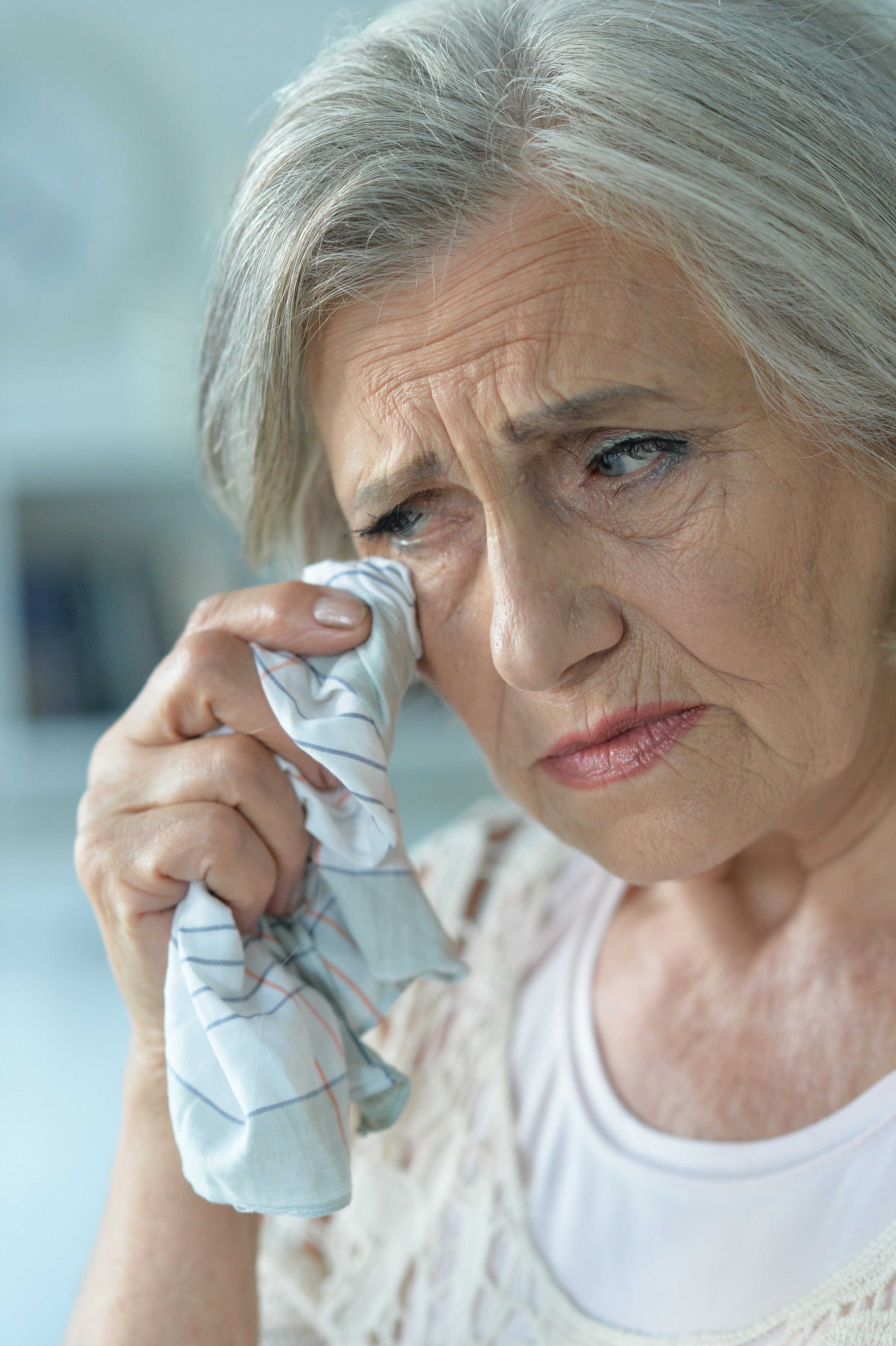 Mujer mayor llorando. | Foto: Shutterstock