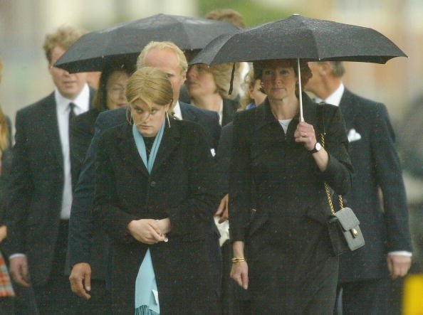 Relatives attend the funeral of Princess Diana's mother Frances Shand Kydd at the Cathedral of Saint Columba on June 10, 2004, in Oban, Argyll & Bute, Scotland. | Surce: Getty Images.