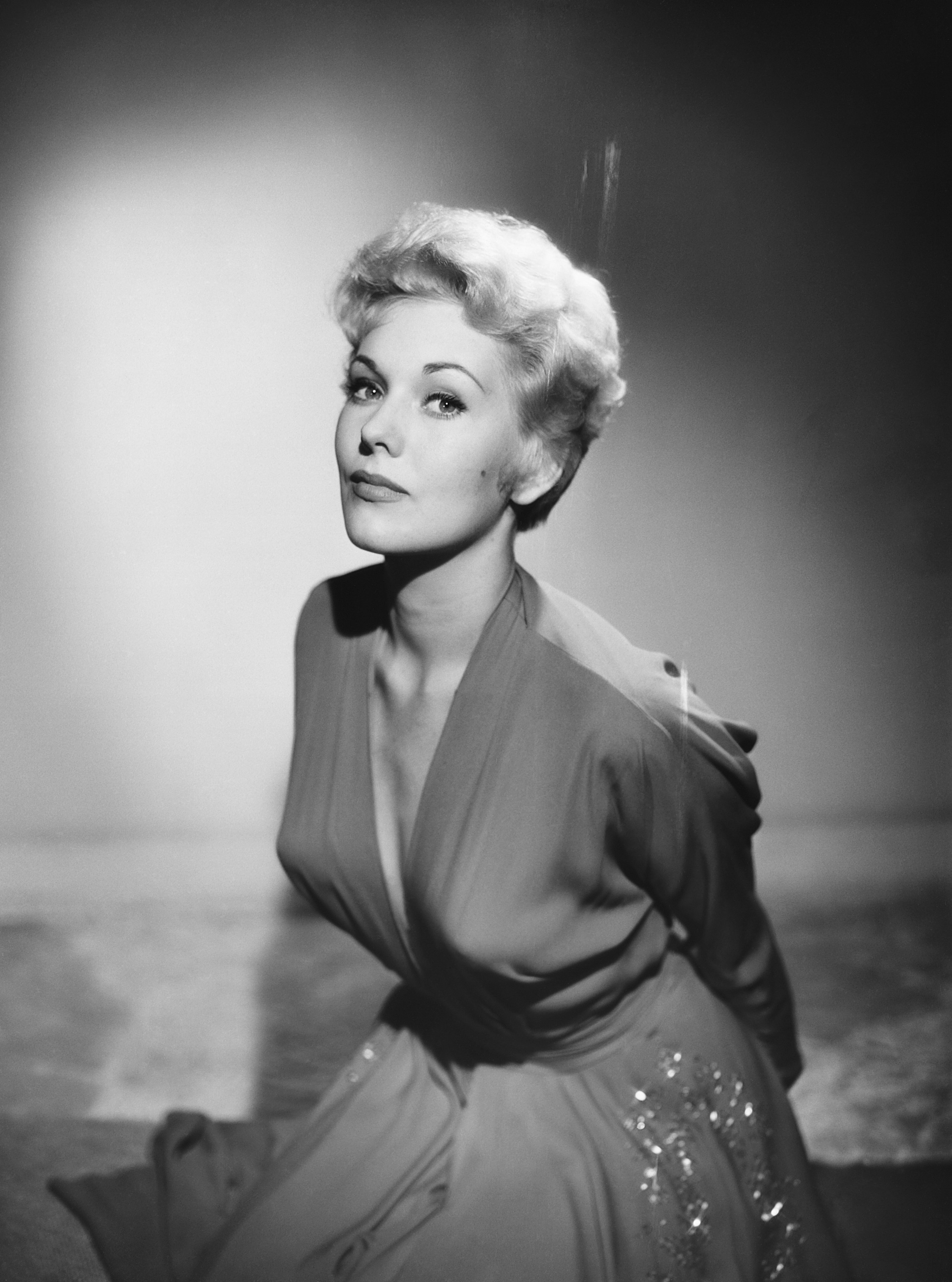 Kim Novak photographed by Baron, 1954.| Source: Getty Images