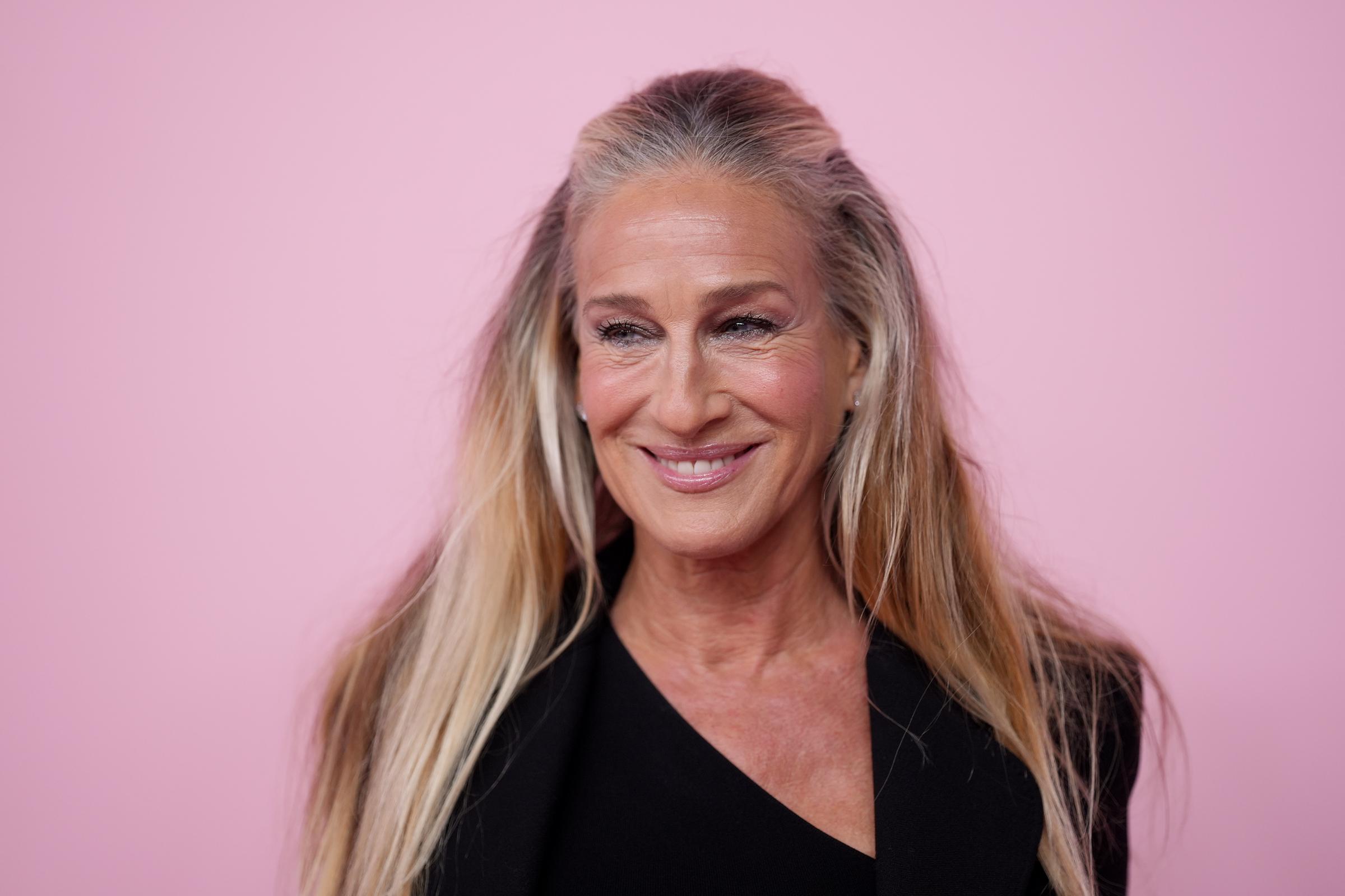 Parker, now 60, attended the 2025 Victoria's Secret Fashion Show with her signature mix of confidence and individuality. With long, sun-kissed hair parted down the middle, a subtle tan, and soft pink makeup, she embraced a natural, lived-in beauty. Her sleek black ensemble and relaxed poise reflected a woman comfortable in her skin — and her style.