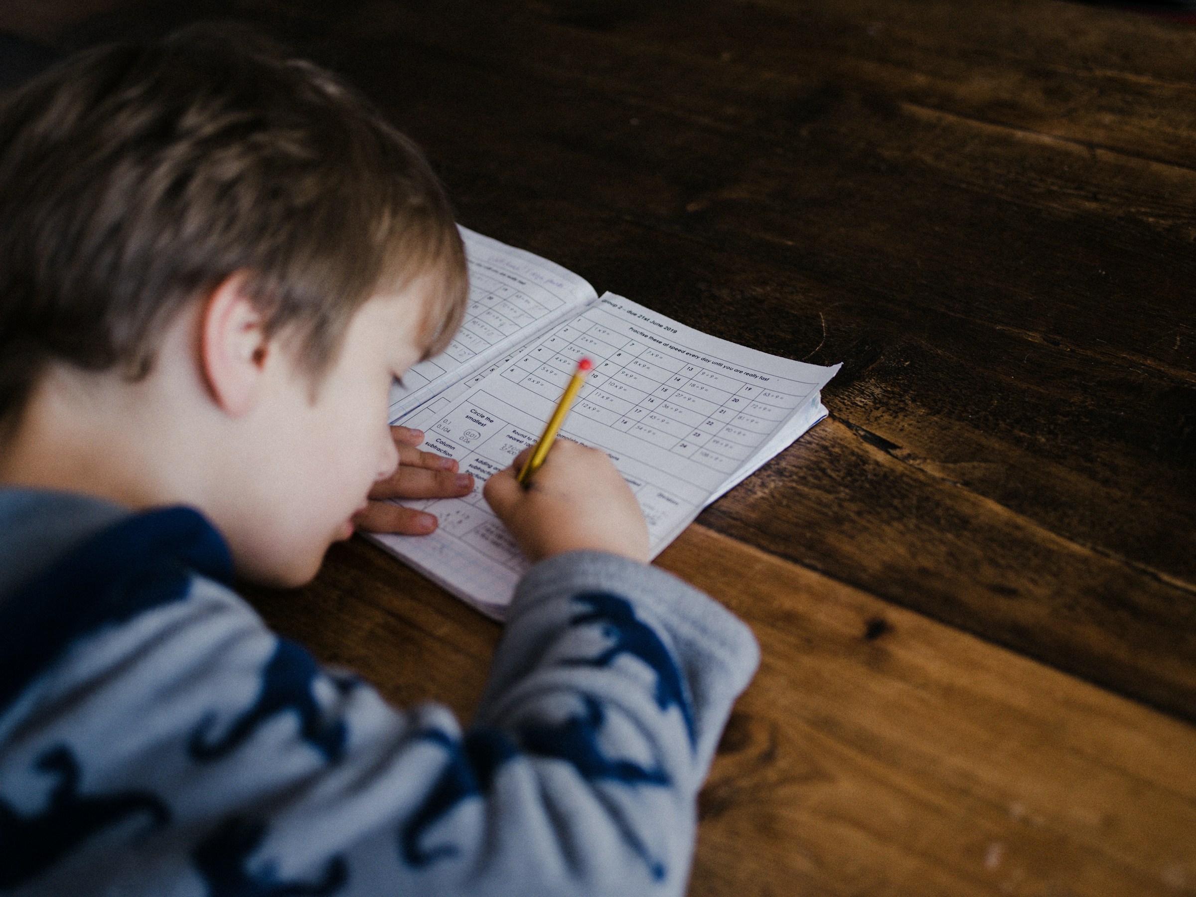 A little boy completing his homework | Source: Unsplash