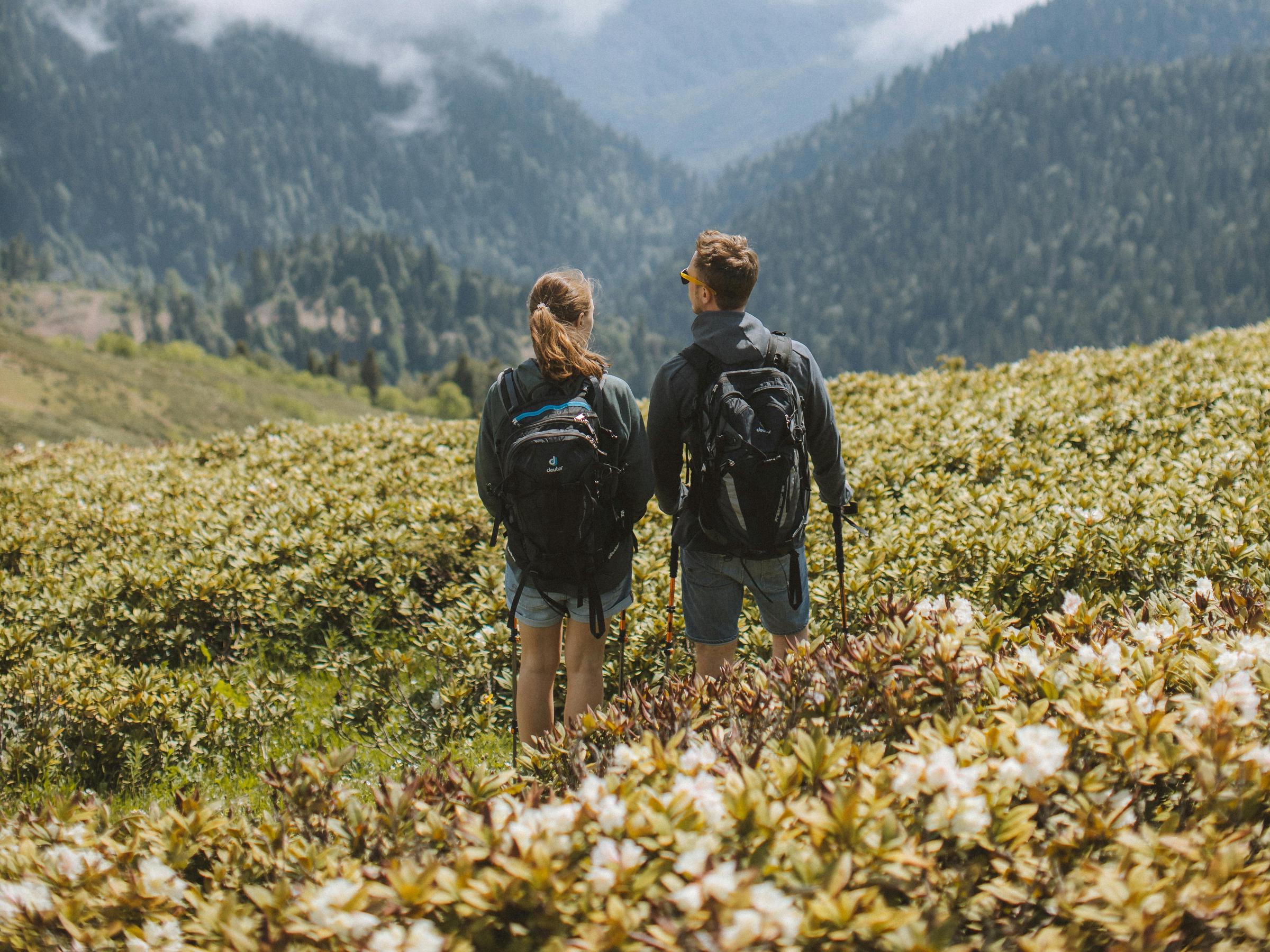 A couple out hiking together | Source: Pexels