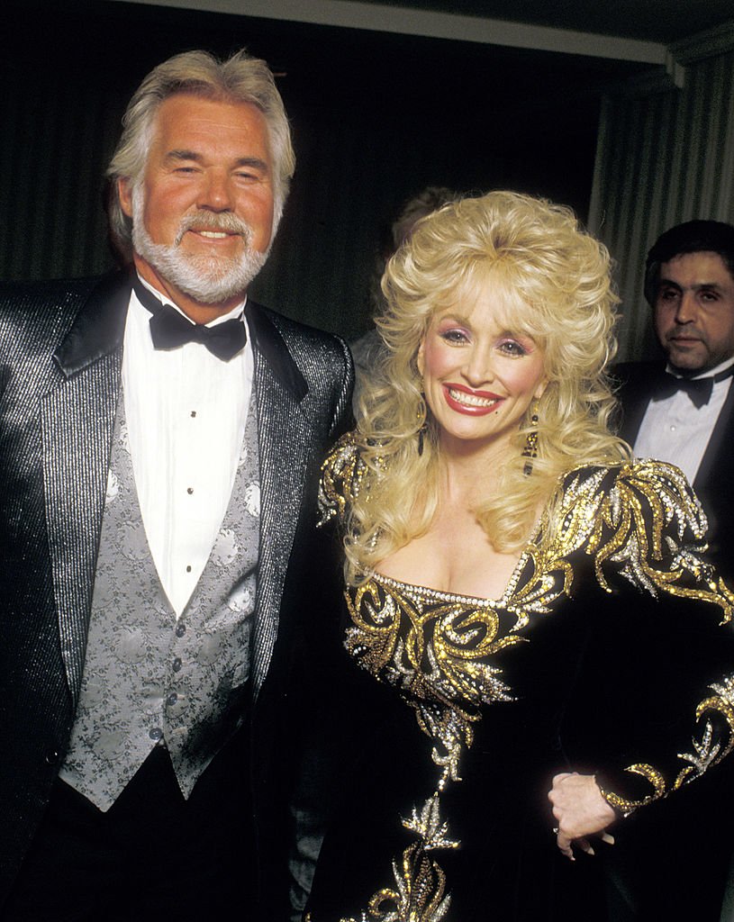 Kenny Rogers and Dolly Parton attend The RP Foundation Fighting Blindness Humanitarian Award Dinner Honoring Frank Bennack, Jr. on April 19, 1988  | Photo: Getty Images