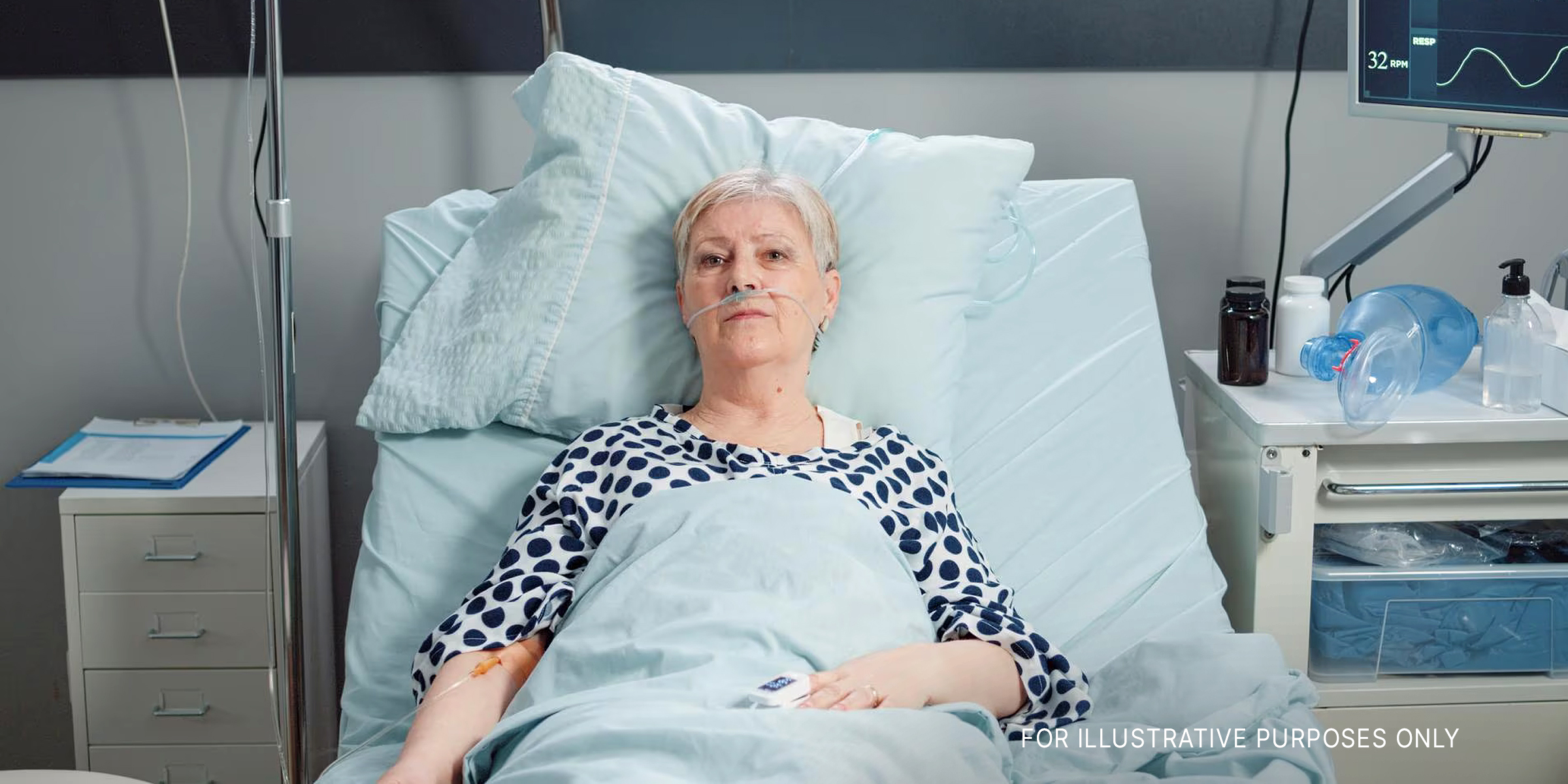 Eine Frau in einem Krankenhausbett | Quelle: freepik.com/DCStudio