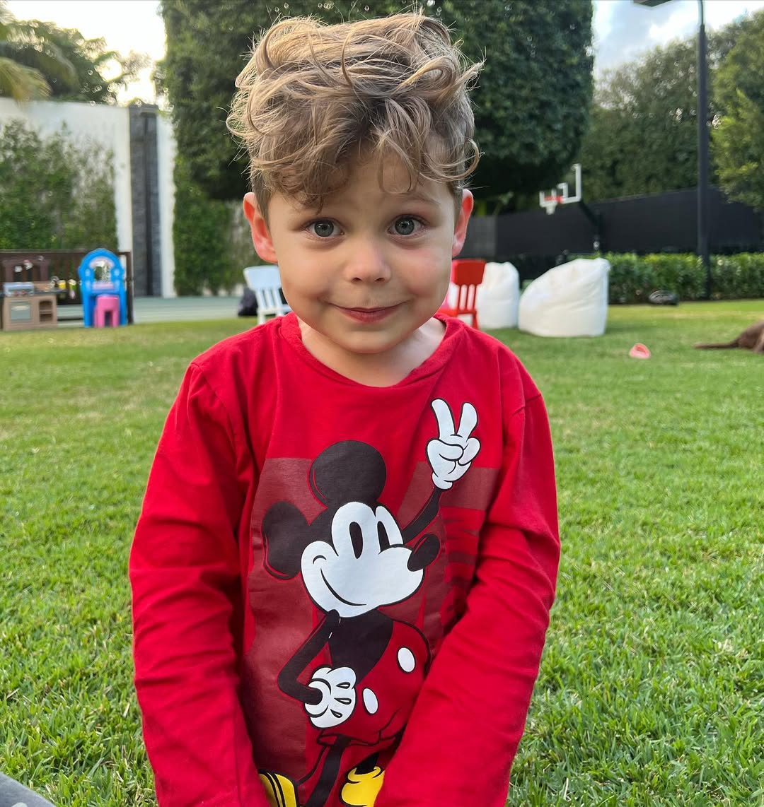 Nicholas Iglesias posing in a playground, from a post celebrating his fourth birthday dated December 16, 2021 | Source: Instagram/annakournikova