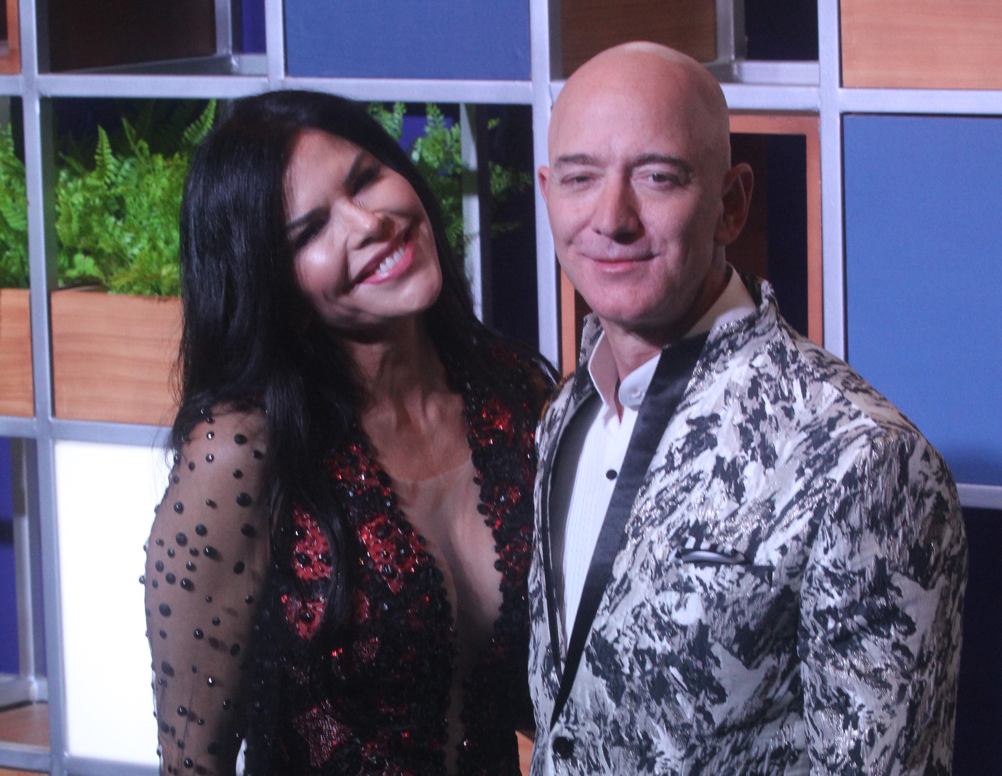 Lauren Sánchez Bezos and Jeff Bezos at a blue carpet event organized by Amazon Prime Video in Mumbai, India on January 16, 2020. | Source: Getty Images