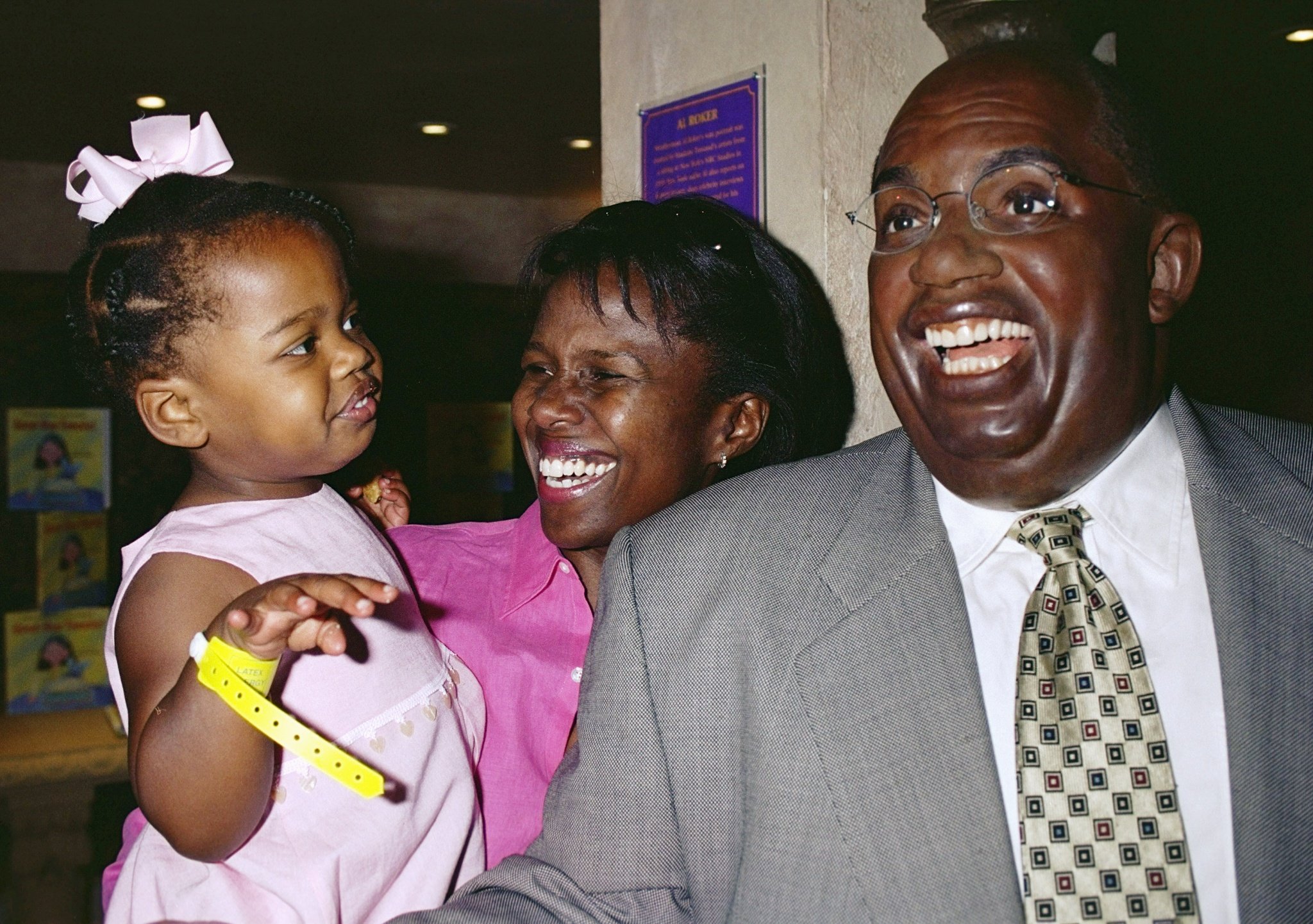 Deborah Roberts and daughter Lelia looking at Al Roker's waxen image at Madame Tussaud's in Times Square, Ney York, in 2000. | Source: Richard Corkery/NY Daily News Archive/Getty Images