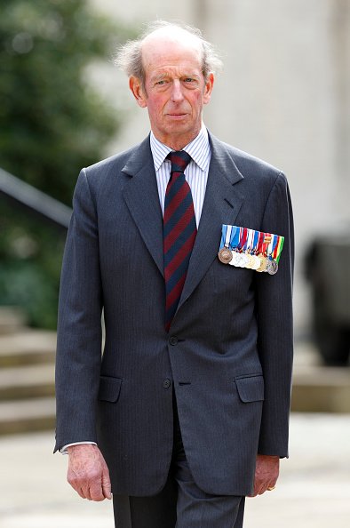 El Príncipe Eduardo, Duque de Kent (en su papel de Coronel) asiste al Servicio Dominical de Recuerdos Regionales de la Guardia Escocesa en la Capilla de la Guardia, Cuartel de Wellington el 14 de abril de 2013 en Londres, Inglaterra. | Fuente: Getty Images El Príncipe Eduardo, Duque de Kent (en su papel de Coronel) asiste al Servicio Dominical de Recuerdos Regionales de la Guardia Escocesa en la Capilla de la Guardia, Cuartel de Wellington el 14 de abril de 2013 en Londres, Inglaterra. | Fuente: Getty Images