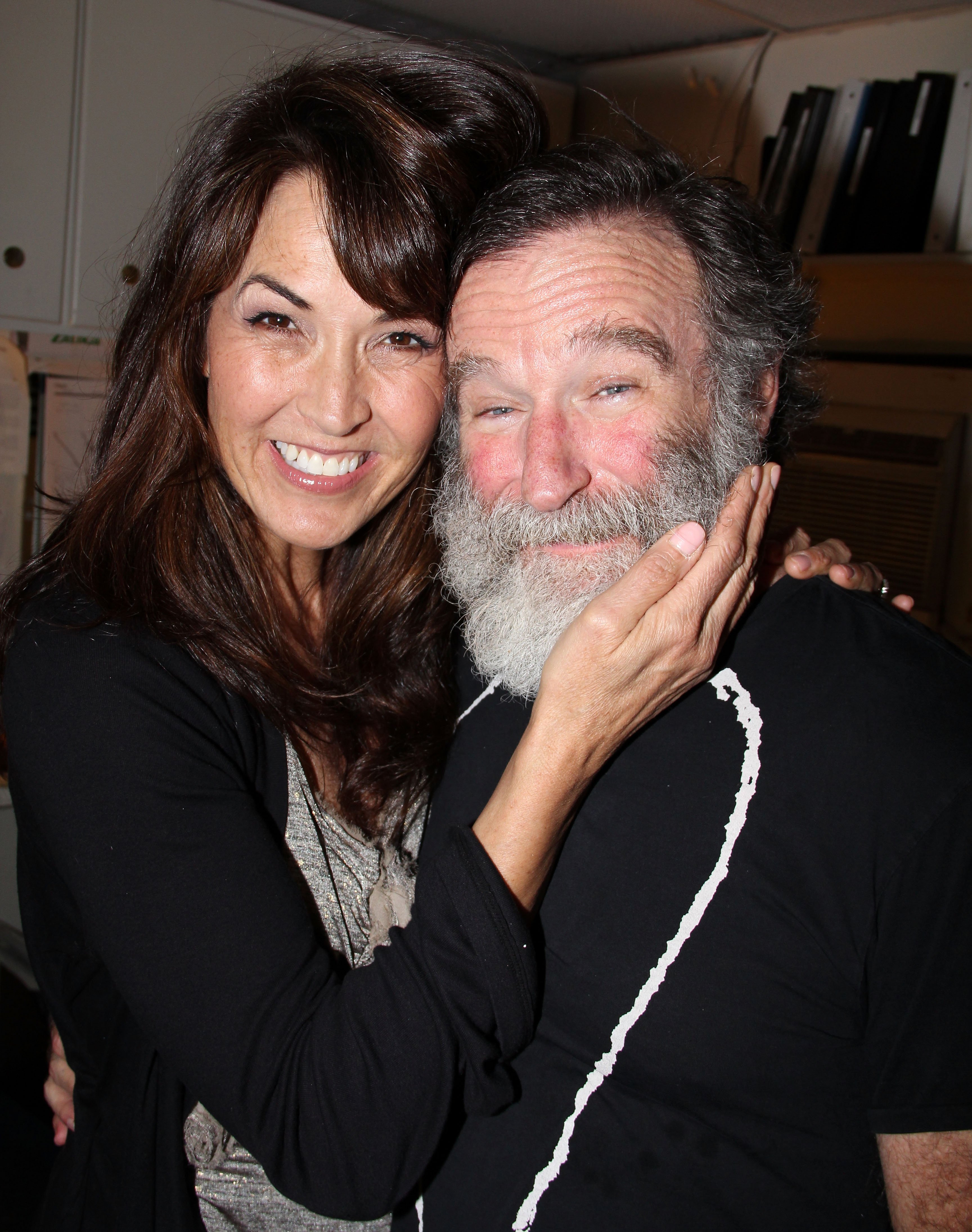 Susan Schneider and Robin Williams pose backstage at the hit play "Bengal Tiger at The Baghdad Zoo" on Broadway at The Richard Rogers Theater on June 15, 2011 in New York City.  | Source: Getty Images 